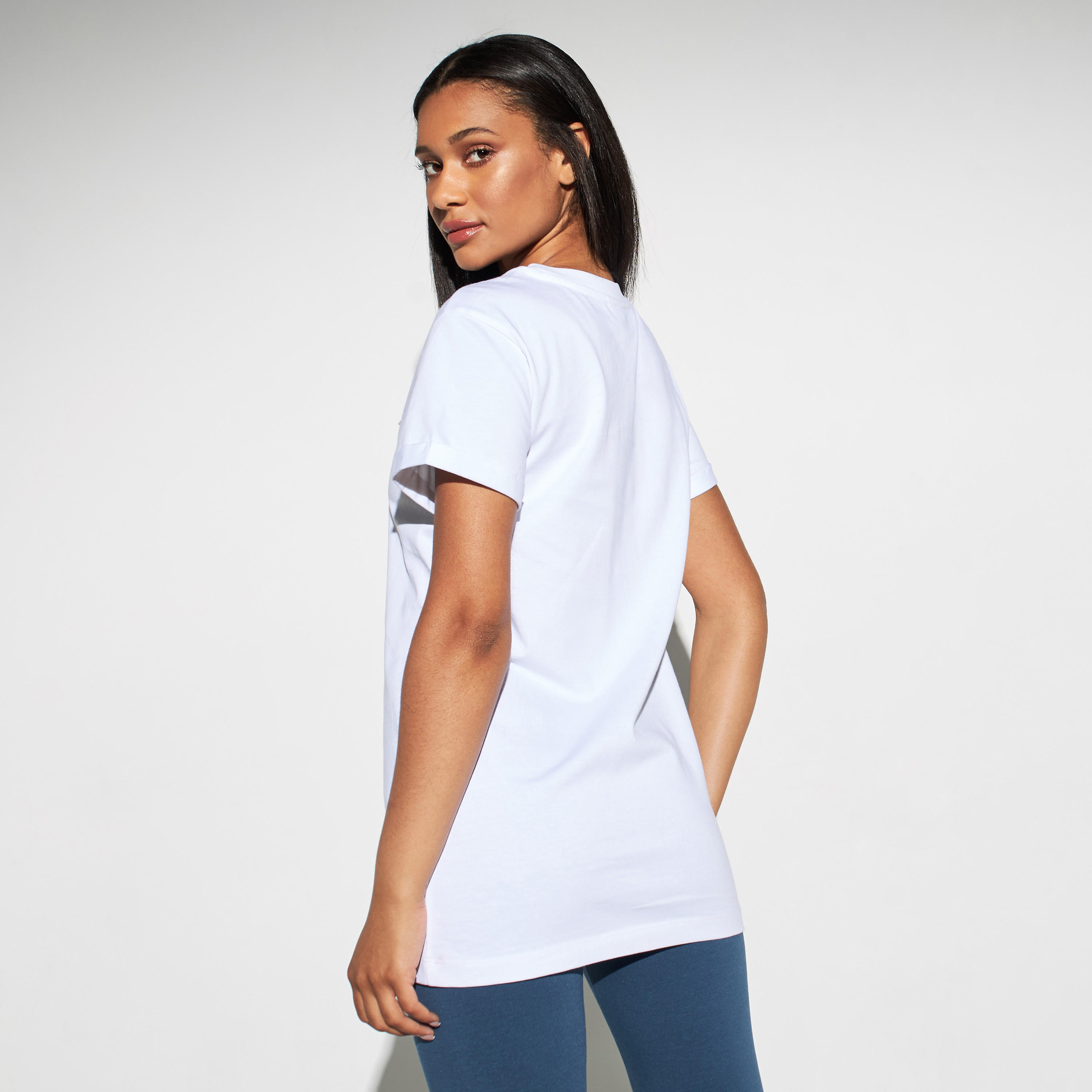 تيشيرت بأكمام قصيرة وطبعات شعار من كابا-women-clothing-tshirts-image-15