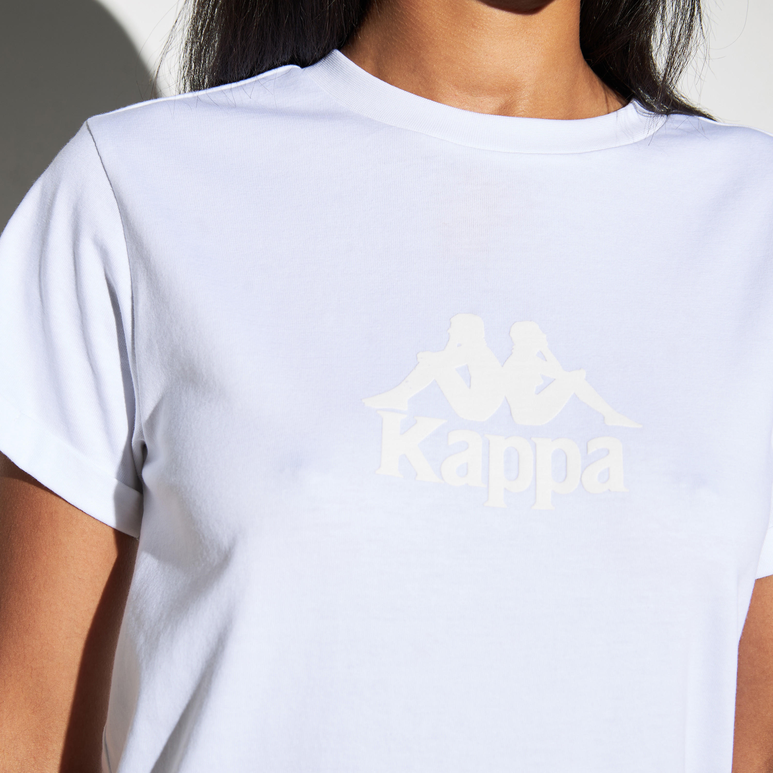 تيشيرت بأكمام قصيرة وطبعات شعار من كابا-women-clothing-tshirts-image-16