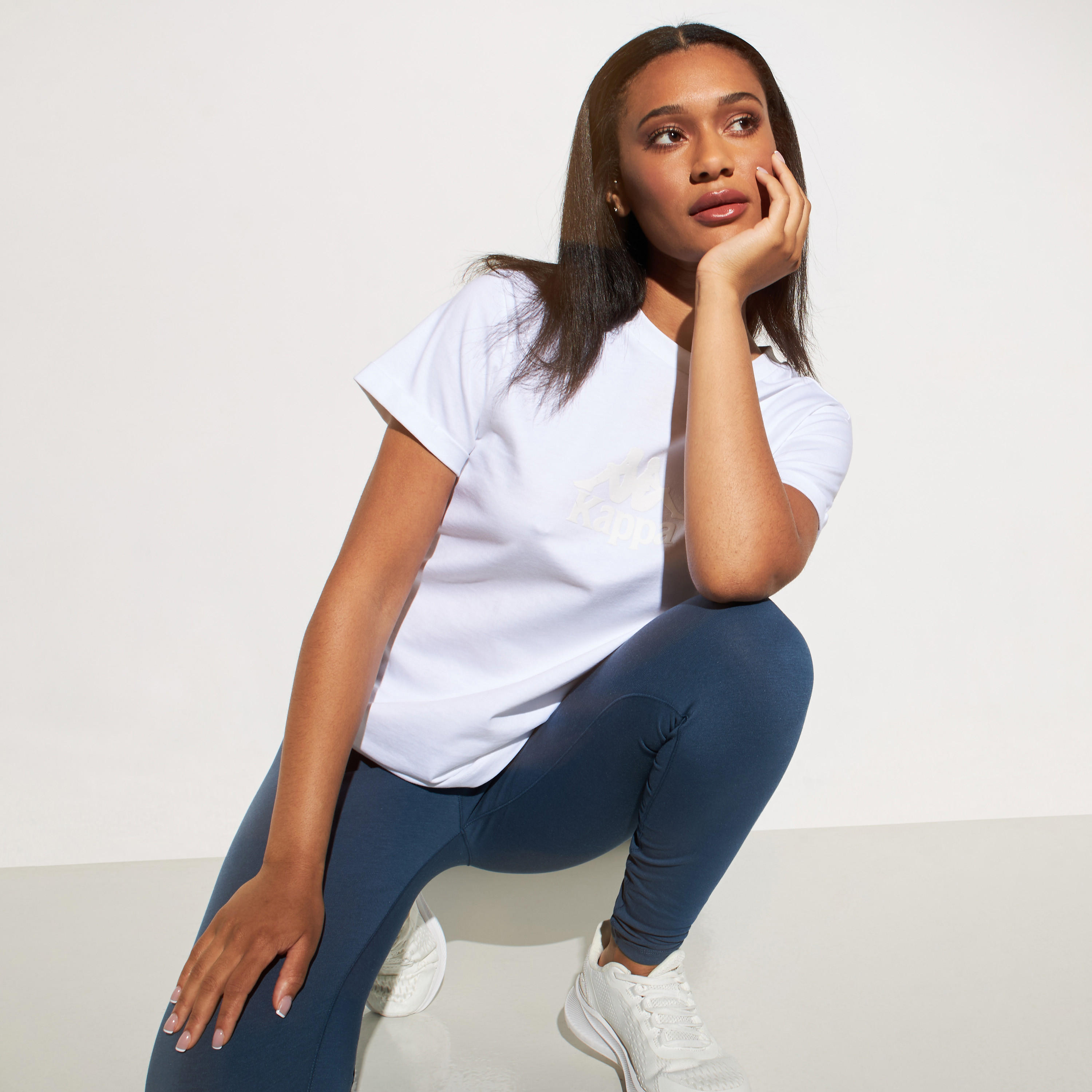 تيشيرت بأكمام قصيرة وطبعات شعار من كابا-women-clothing-tshirts-image-17