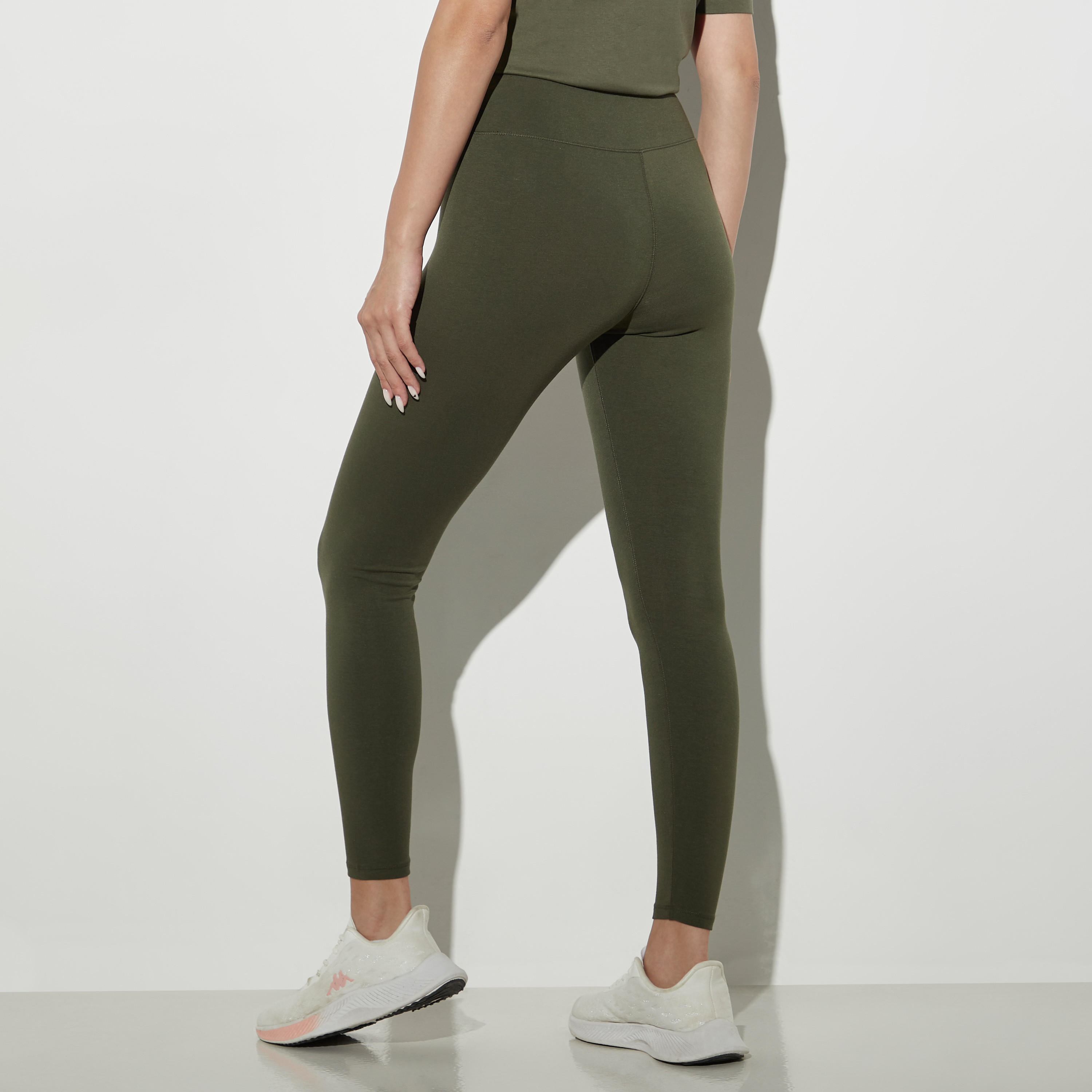 بنطلون ليقنز بطبعات شعار وحزام خصر مطّاطي من كابا-women-clothing-bottoms-leggings-image-3
