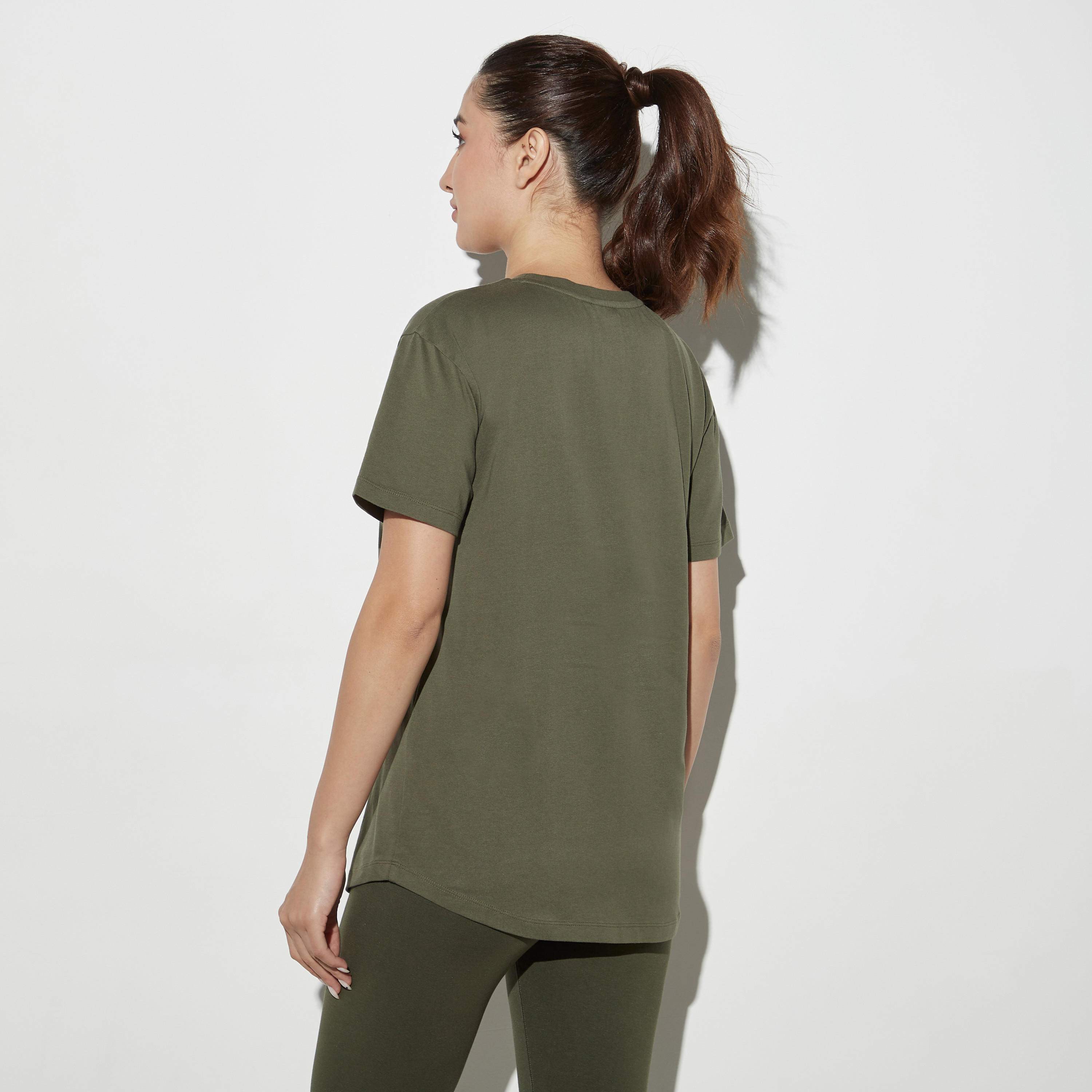 تيشيرت بياقة ضيقة وأكمام كاب من كابا-women-clothing-sportswearandactivewear-tshirtsandvests-image-3