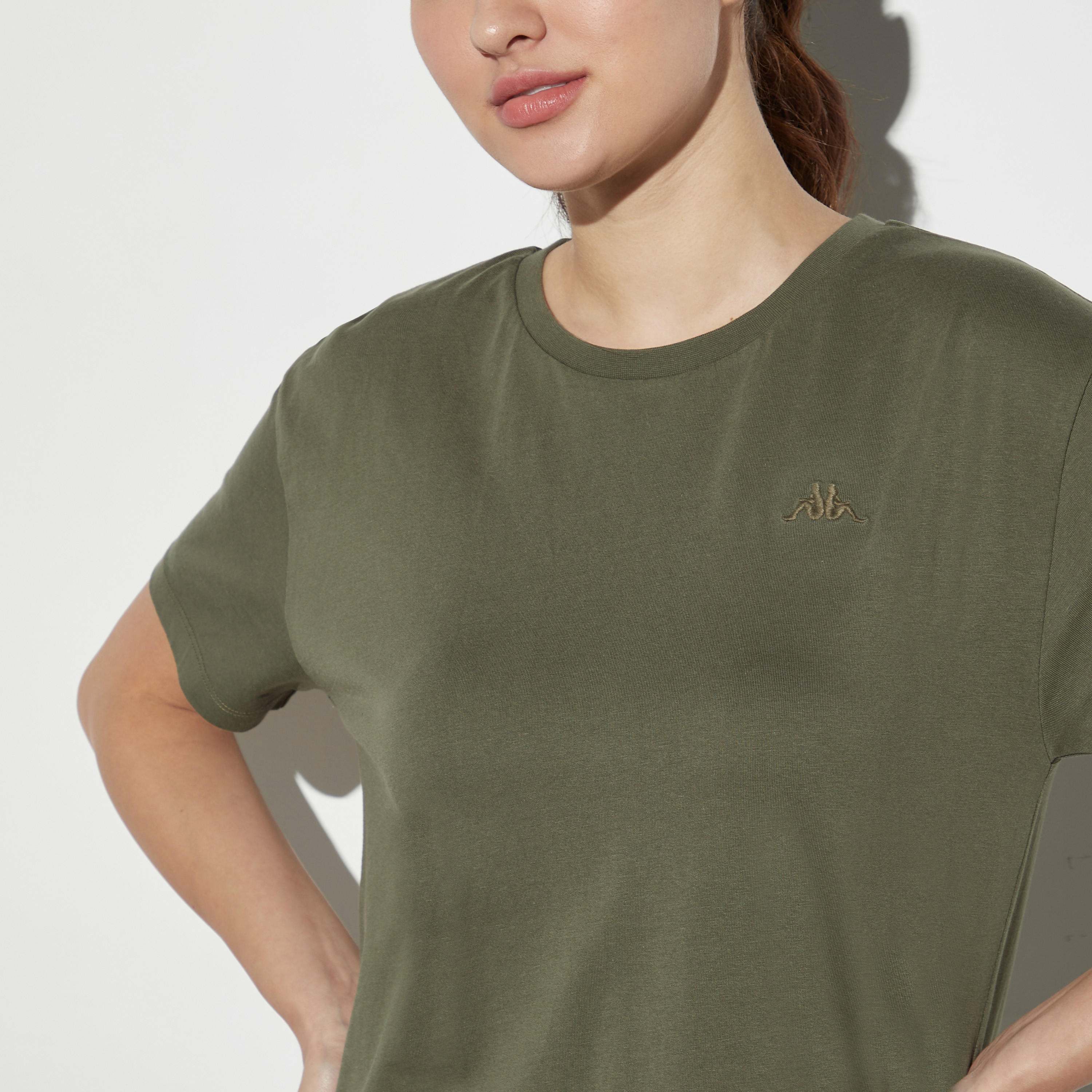 تيشيرت بياقة ضيقة وأكمام كاب من كابا-women-clothing-sportswearandactivewear-tshirtsandvests-image-4