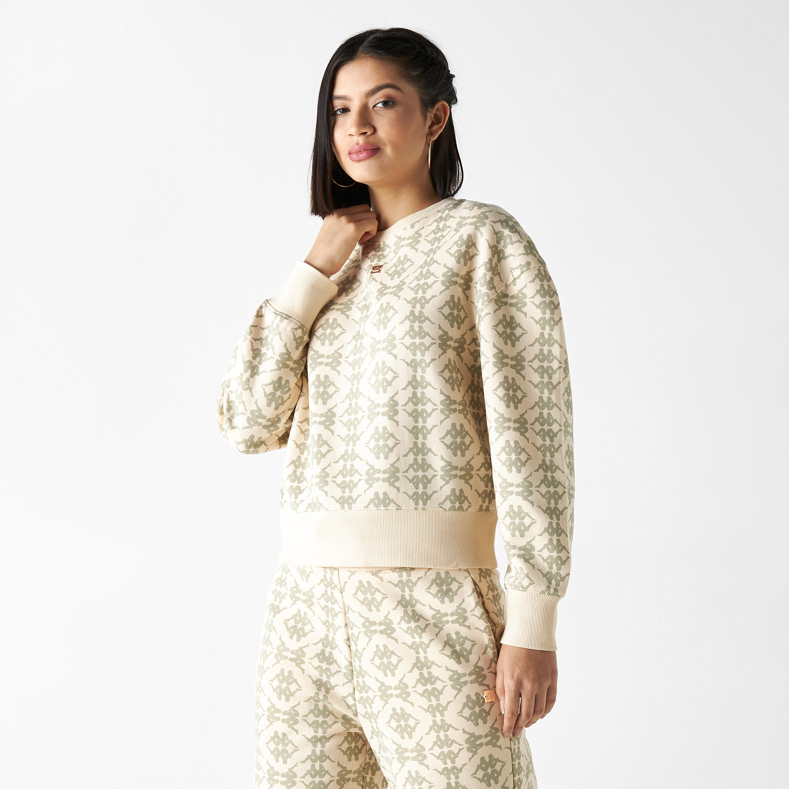 سويت شيرت بياقة مستديرة وطبعات من كابا-women-clothing-sportswearandactivewear-hoodiesandsweatshirts-image-1