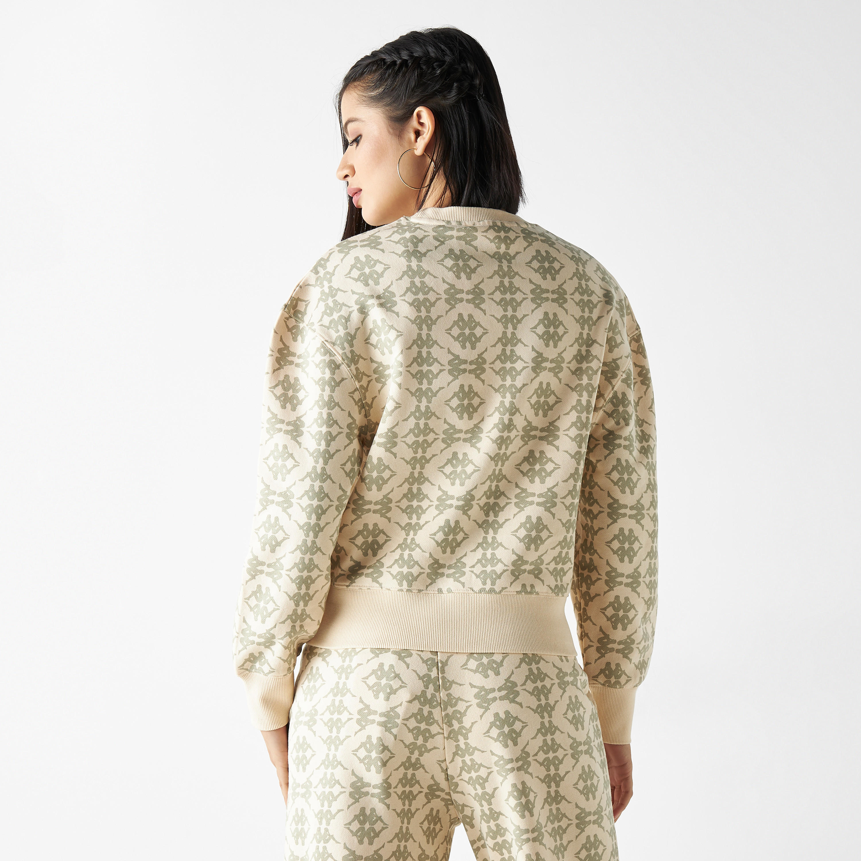 سويت شيرت بياقة مستديرة وطبعات من كابا-women-clothing-sportswearandactivewear-hoodiesandsweatshirts-image-3