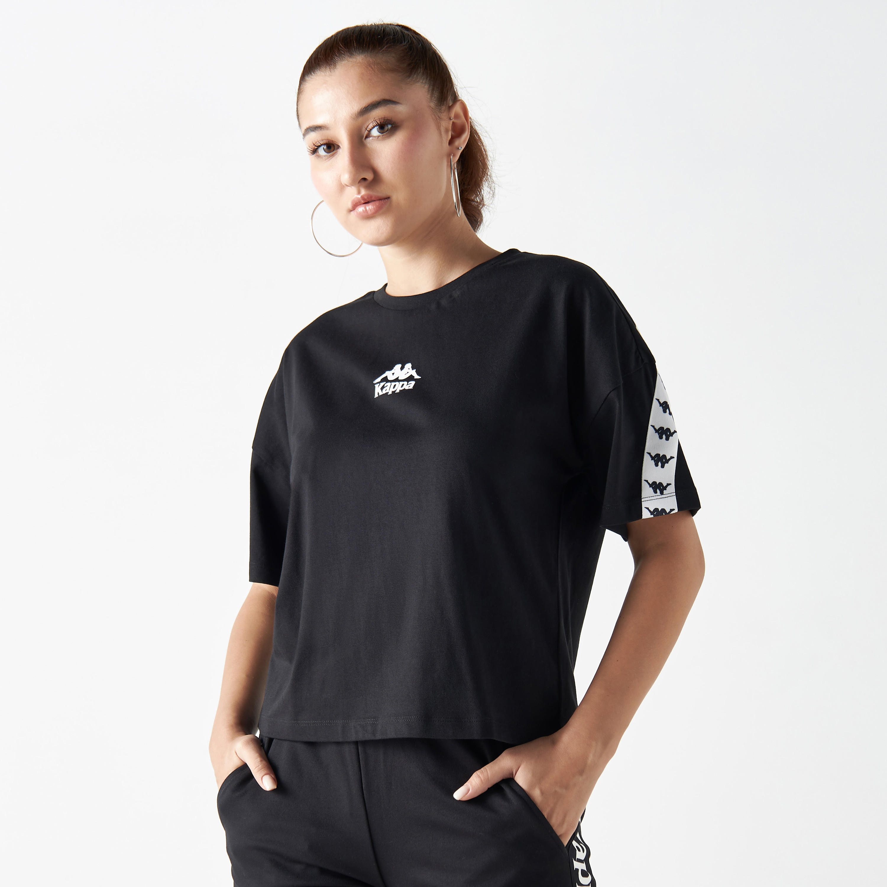 تيشيرت بأكمام قصيرة وياقة ضيقة وطبعات من كابا-women-clothing-sportswearandactivewear-tshirtsandvests-image-1