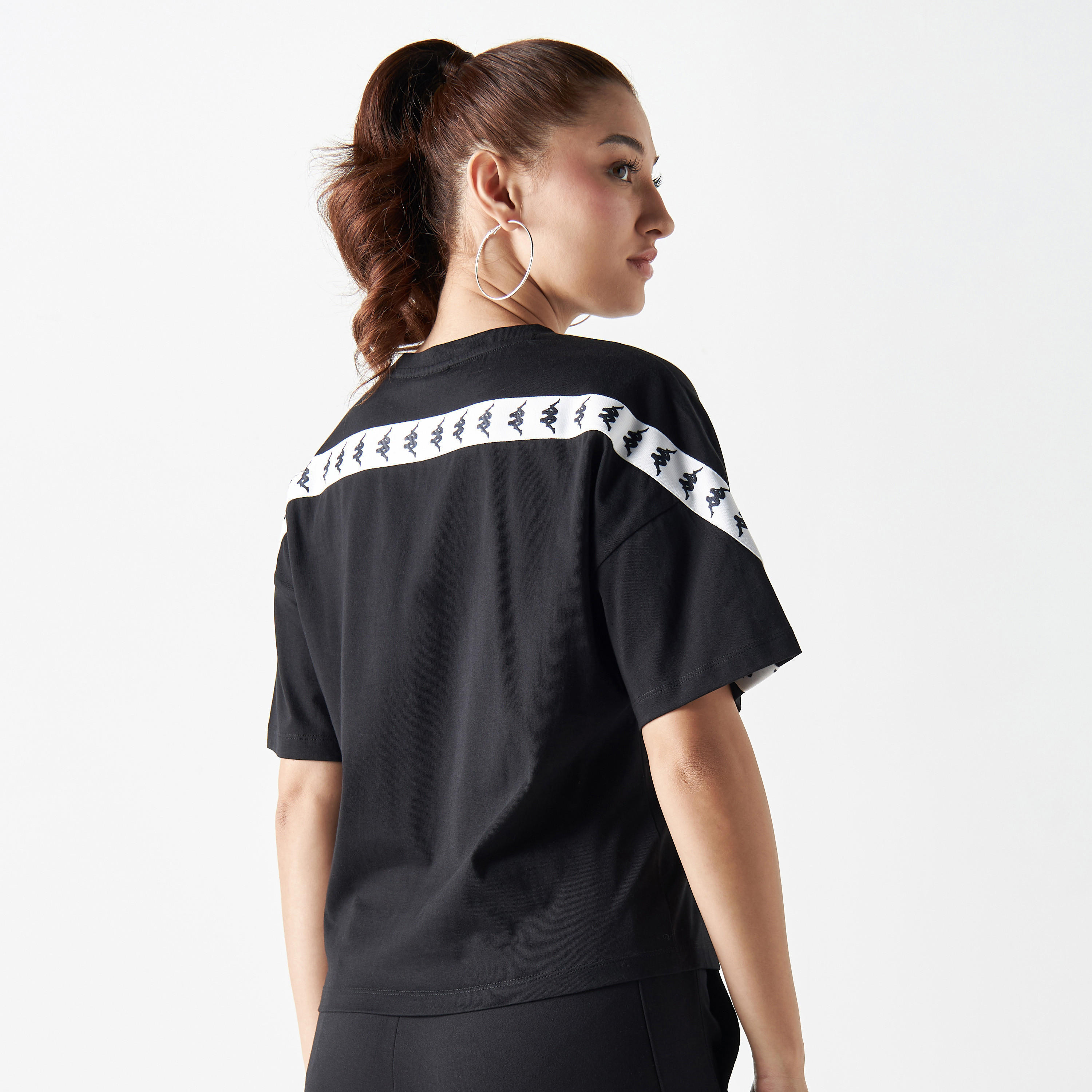 تيشيرت بأكمام قصيرة وياقة ضيقة وطبعات من كابا-women-clothing-sportswearandactivewear-tshirtsandvests-image-3