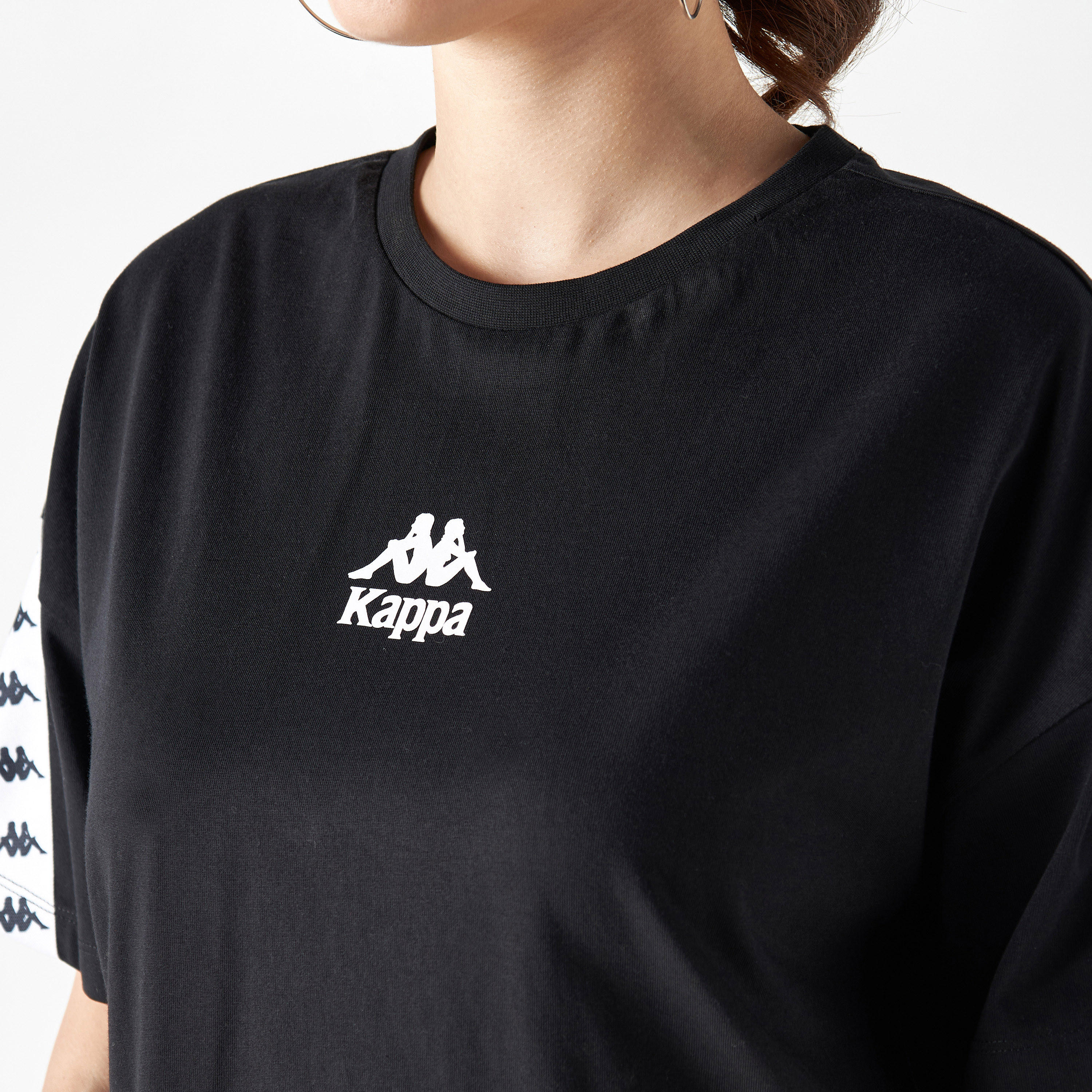 تيشيرت بأكمام قصيرة وياقة ضيقة وطبعات من كابا-women-clothing-sportswearandactivewear-tshirtsandvests-image-4