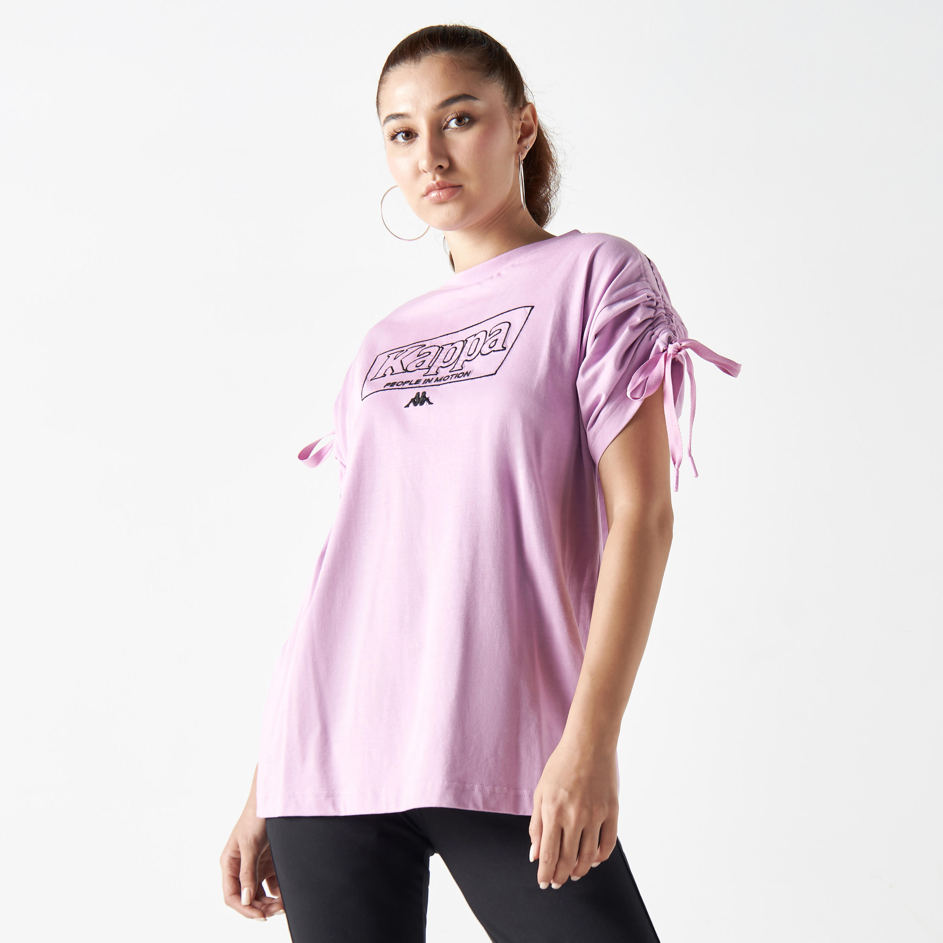 تيشيرت بياقة عالية وأكمام قصيرة وأربطة وطبعات من كابا-women-clothing-tshirts-image-1