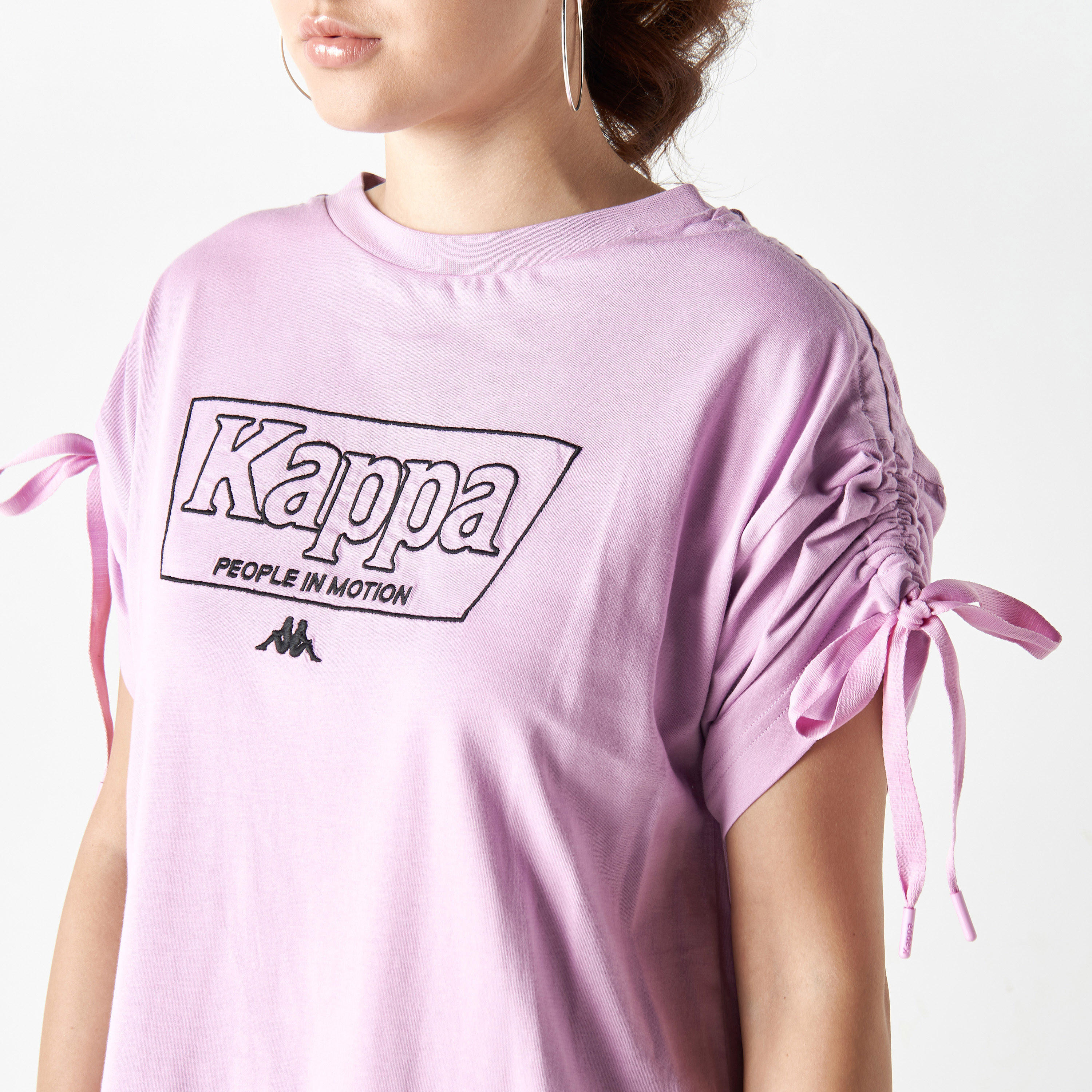 تيشيرت بياقة عالية وأكمام قصيرة وأربطة وطبعات من كابا-women-clothing-tshirts-image-4