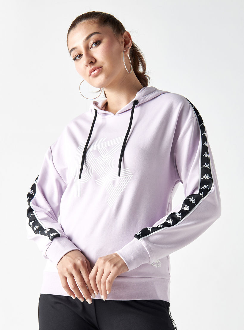 هودي بتفاصيل شعار وأكمام طويلة من كابا-women-clothing-sportswearandactivewear-hoodiesandsweatshirts-image-1