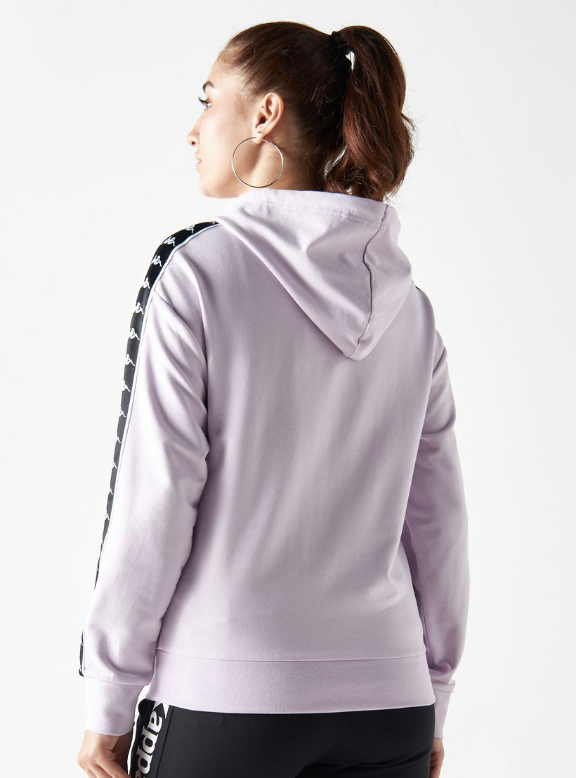 هودي بتفاصيل شعار وأكمام طويلة من كابا-women-clothing-sportswearandactivewear-hoodiesandsweatshirts-image-3