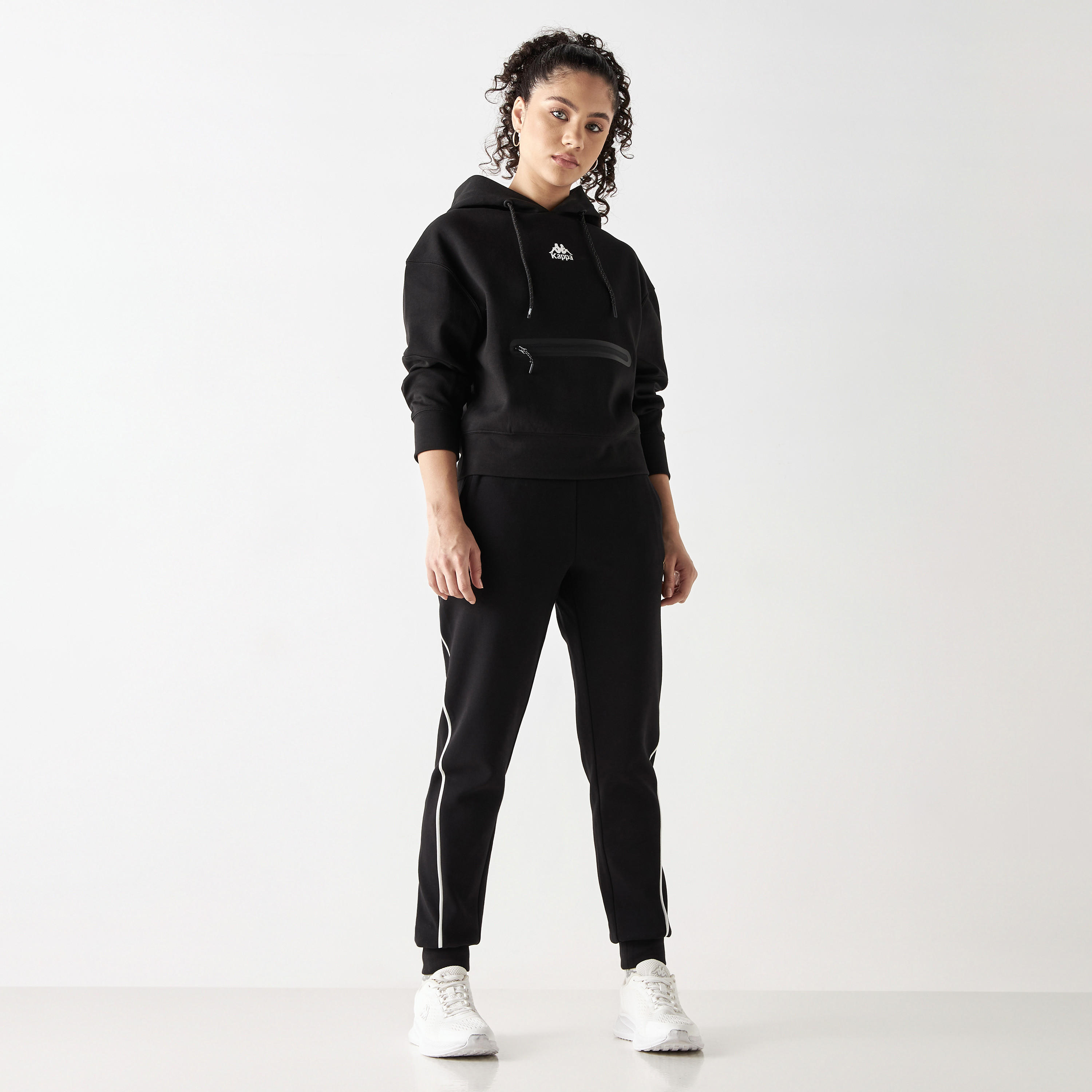 هودي سادة بجيوب بسحاب من كابا-women-clothing-sportswearandactivewear-hoodiesandsweatshirts-image-4