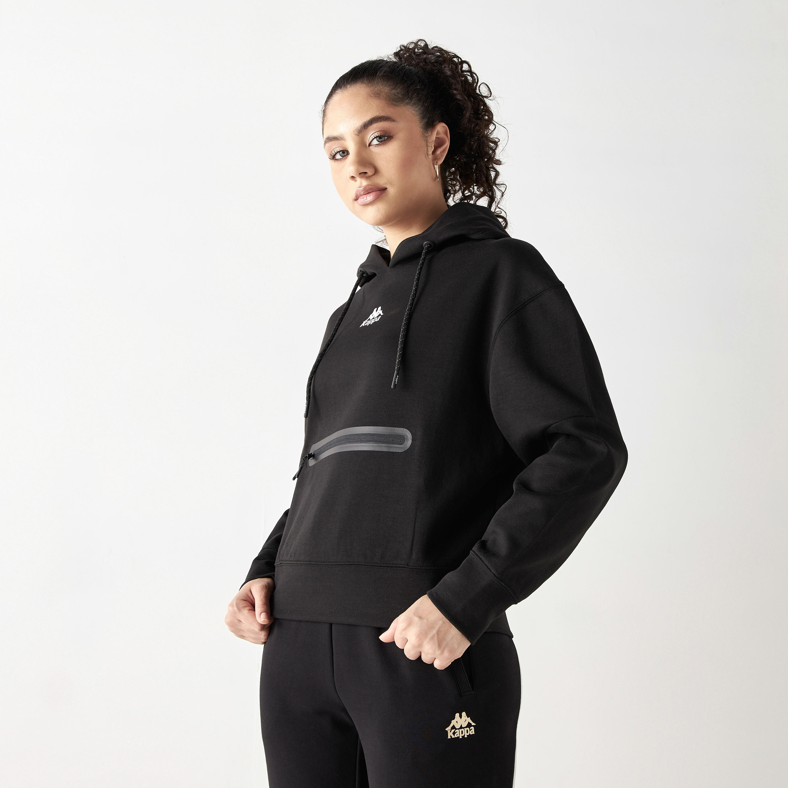هودي سادة بجيوب بسحاب من كابا-women-clothing-sportswearandactivewear-hoodiesandsweatshirts-image-3