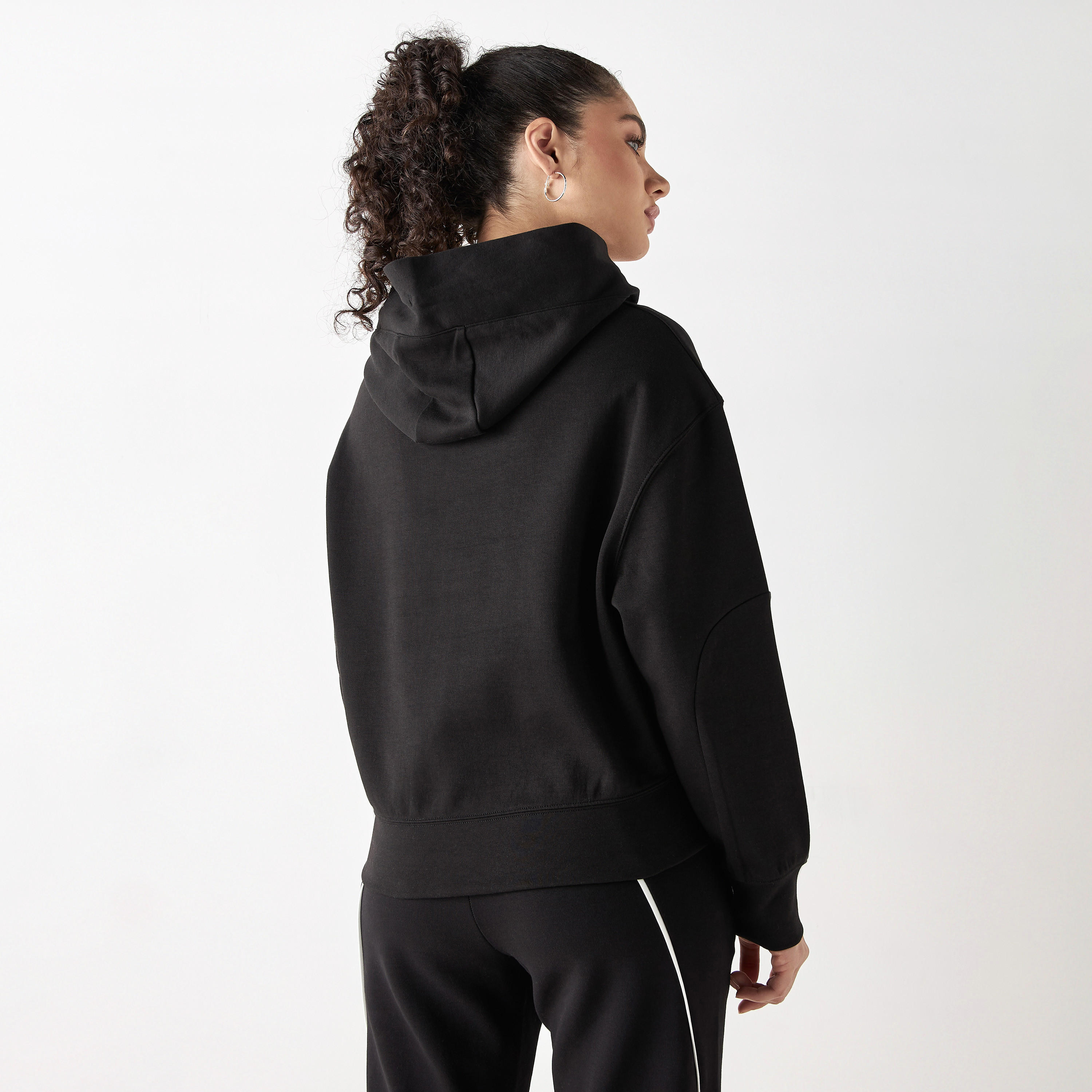 هودي سادة بجيوب بسحاب من كابا-women-clothing-sportswearandactivewear-hoodiesandsweatshirts-image-2
