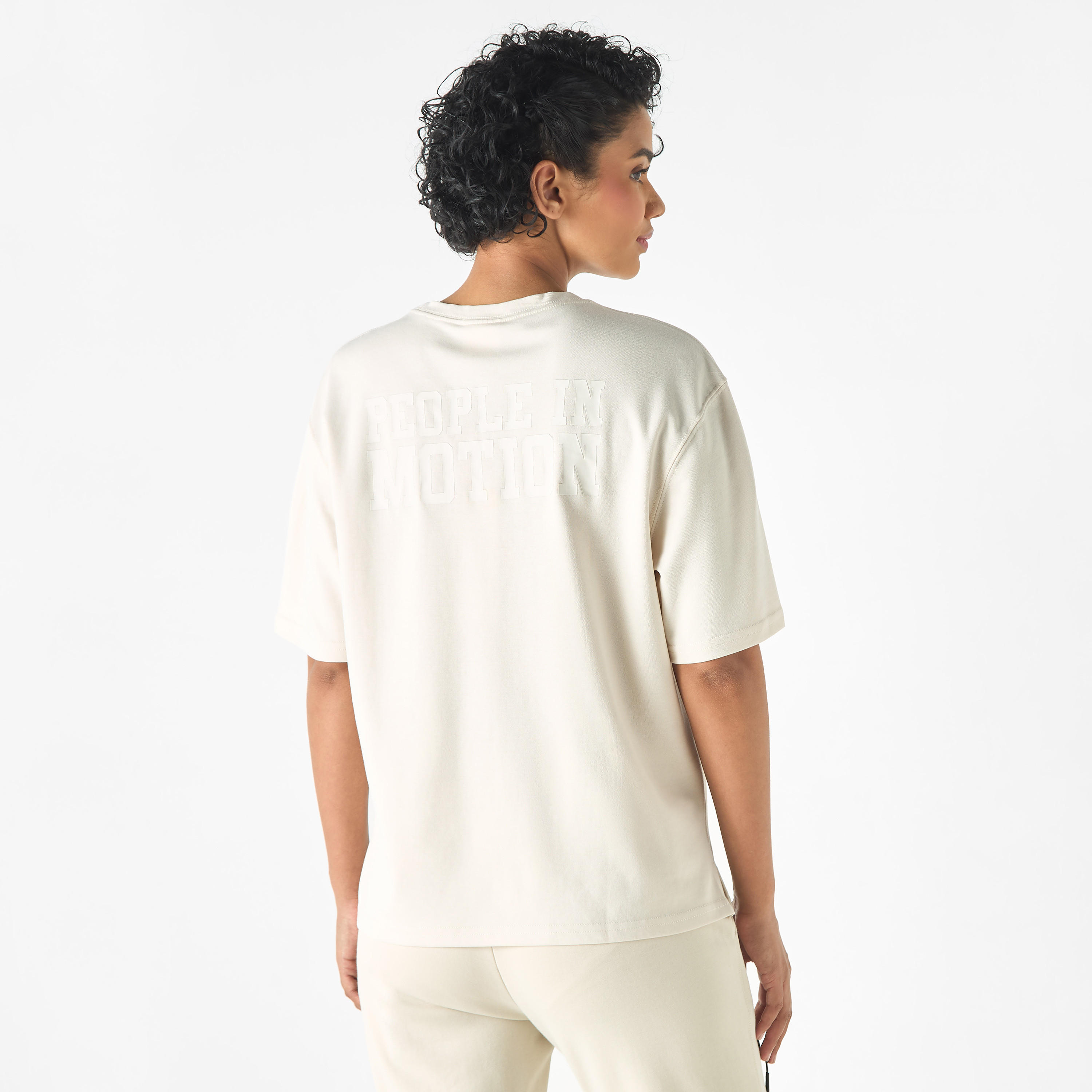تيشيرت بياقة ضيقة وأكمام قصيرة وتفاصيل نصية من كابا-women-clothing-sportswearandactivewear-tshirtsandvests-image-3