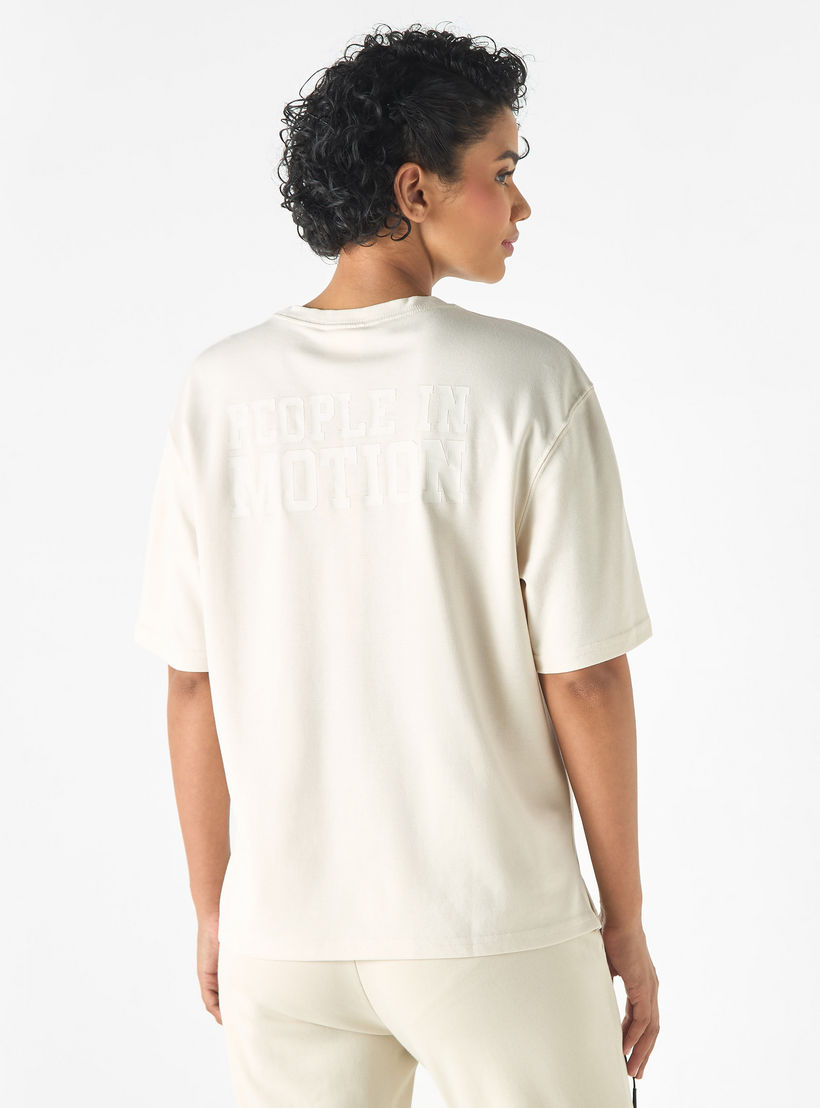 تيشيرت بياقة ضيقة وأكمام قصيرة وتفاصيل نصية من كابا-women-clothing-sportswearandactivewear-tshirtsandvests-image-3