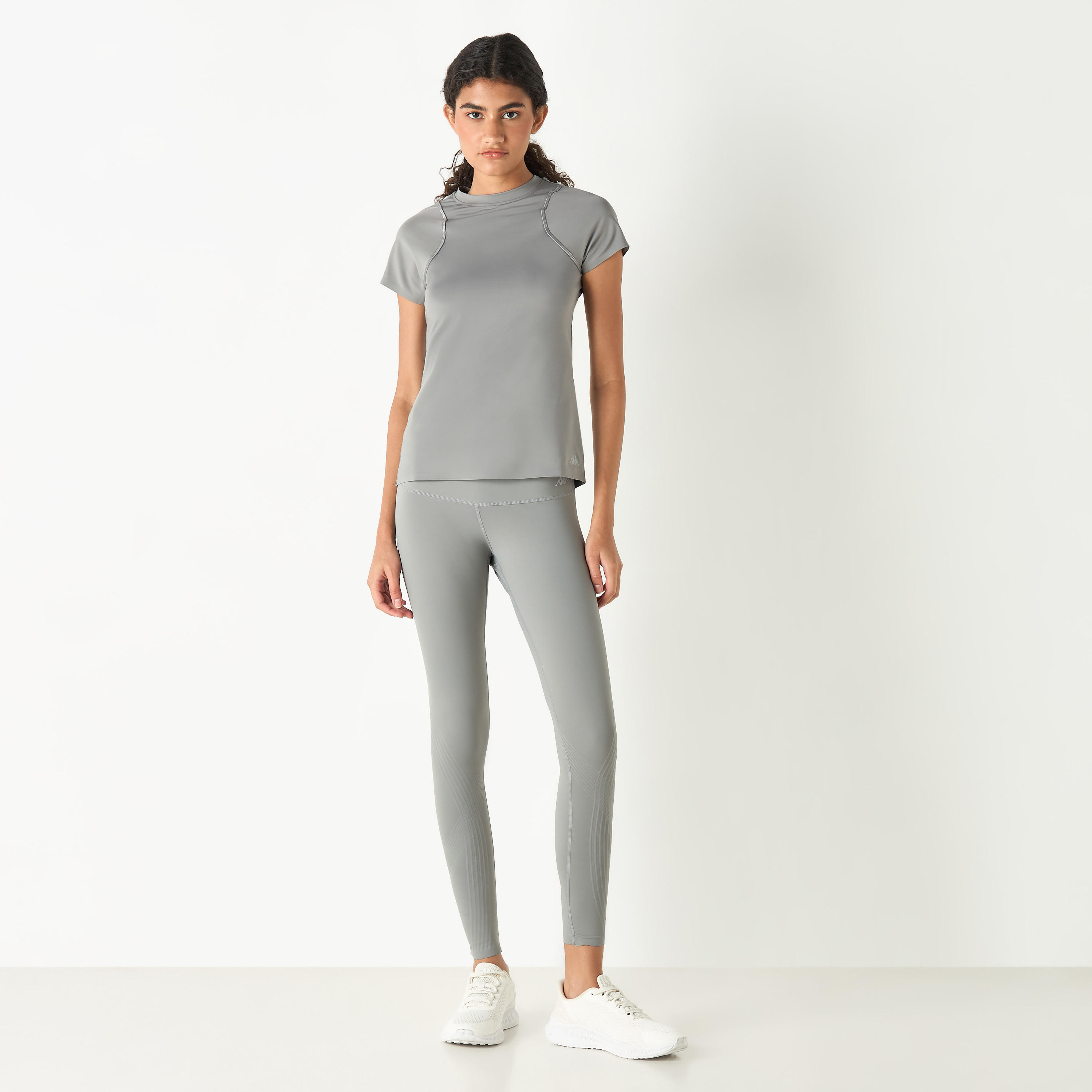 تيشيرت بياقة ضيقة وأكمام قصيرة بطبعات شعار من كابا-sports-women-clothing-tshirtsandvests-image-6