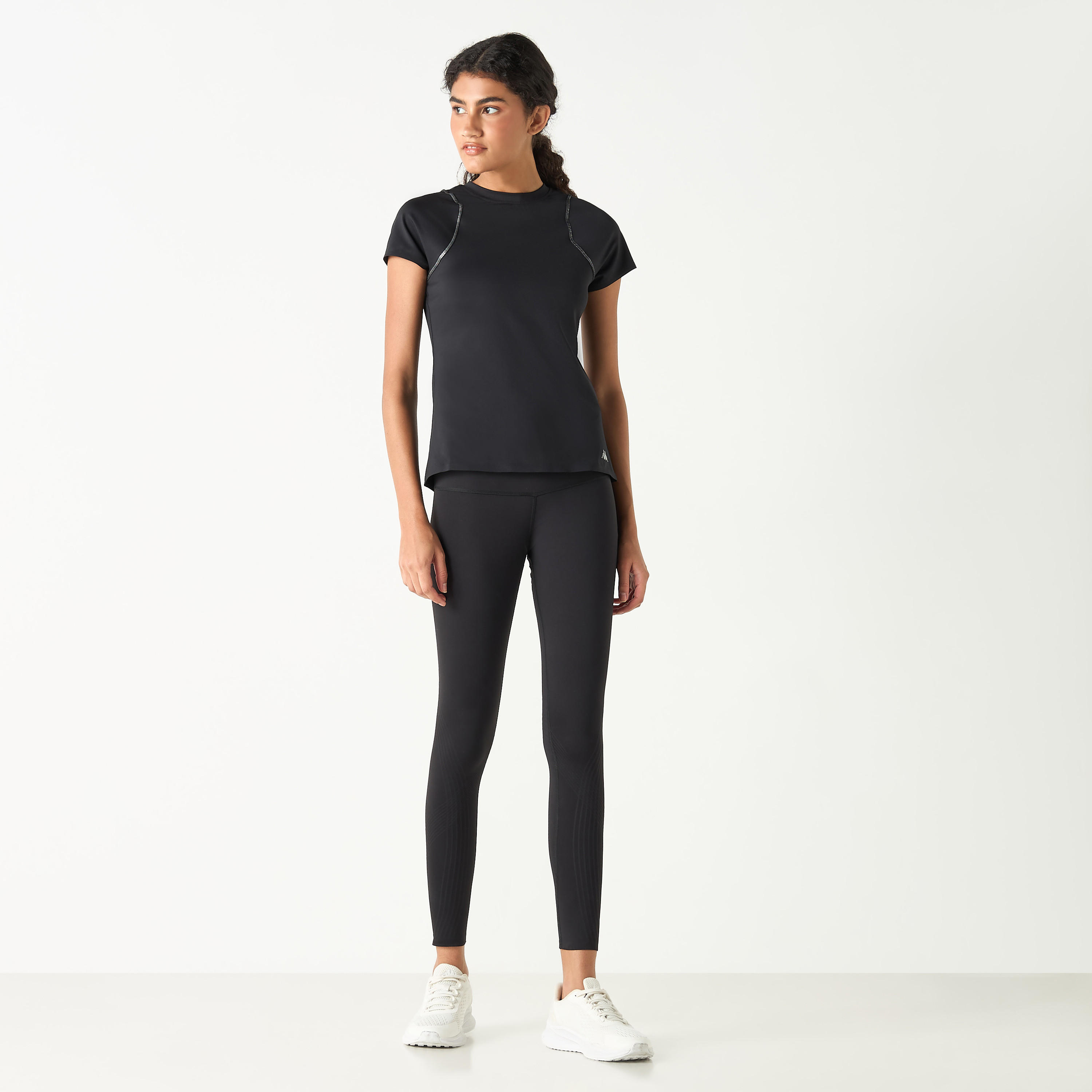 تيشيرت بياقة ضيقة وأكمام قصيرة بطبعات شعار من كابا-sports-women-clothing-tshirtsandvests-image-11