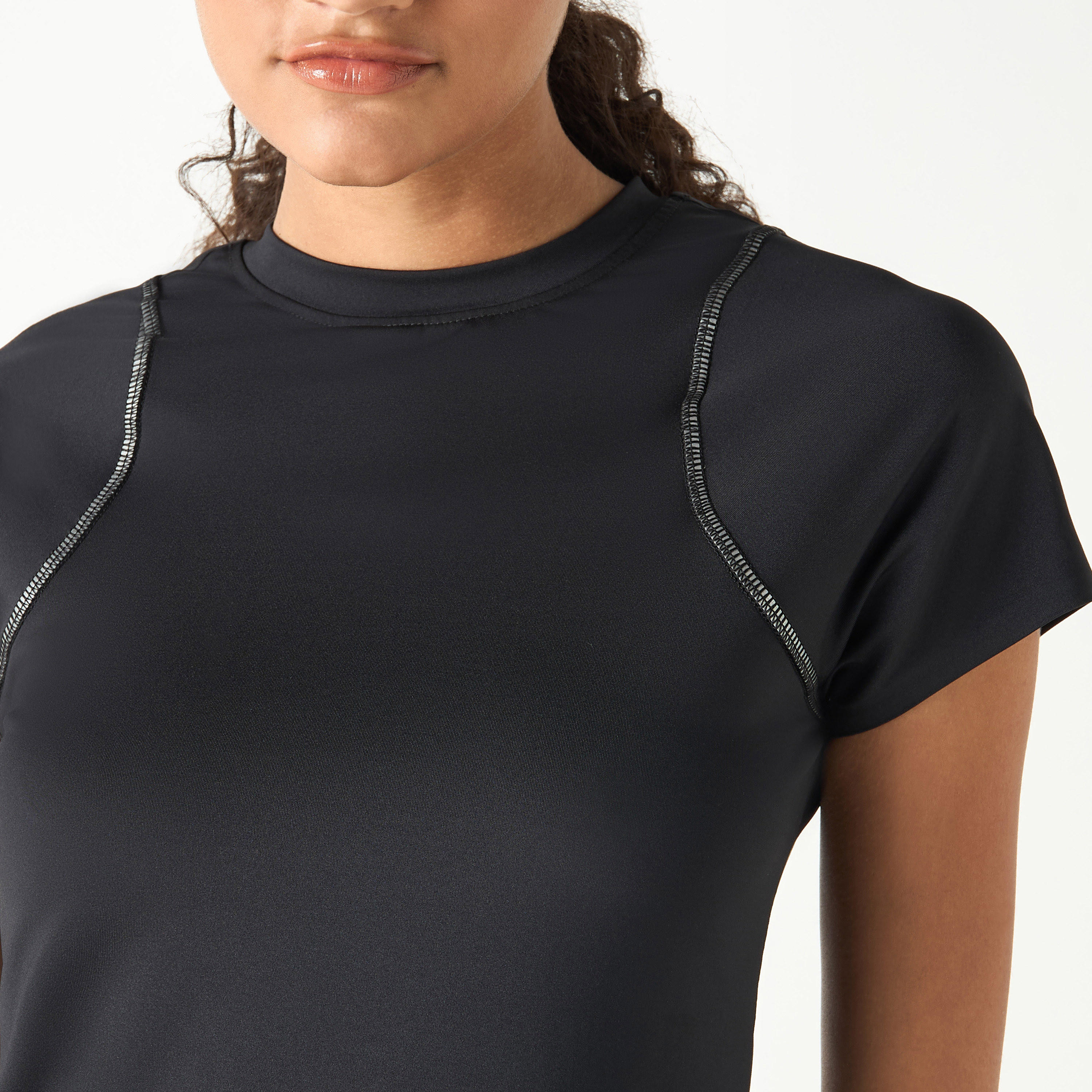 تيشيرت بياقة ضيقة وأكمام قصيرة بطبعات شعار من كابا-sports-women-clothing-tshirtsandvests-image-13