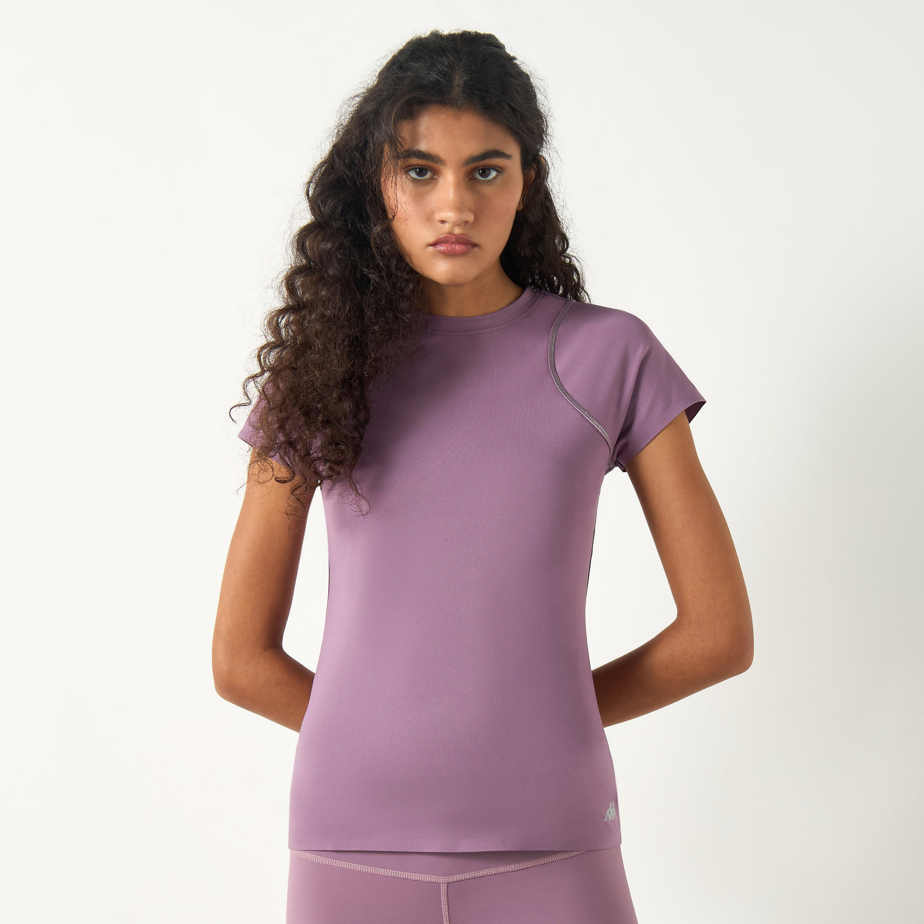 تيشيرت بياقة ضيقة وأكمام قصيرة بطبعات شعار من كابا-sports-women-clothing-tshirtsandvests-image-1
