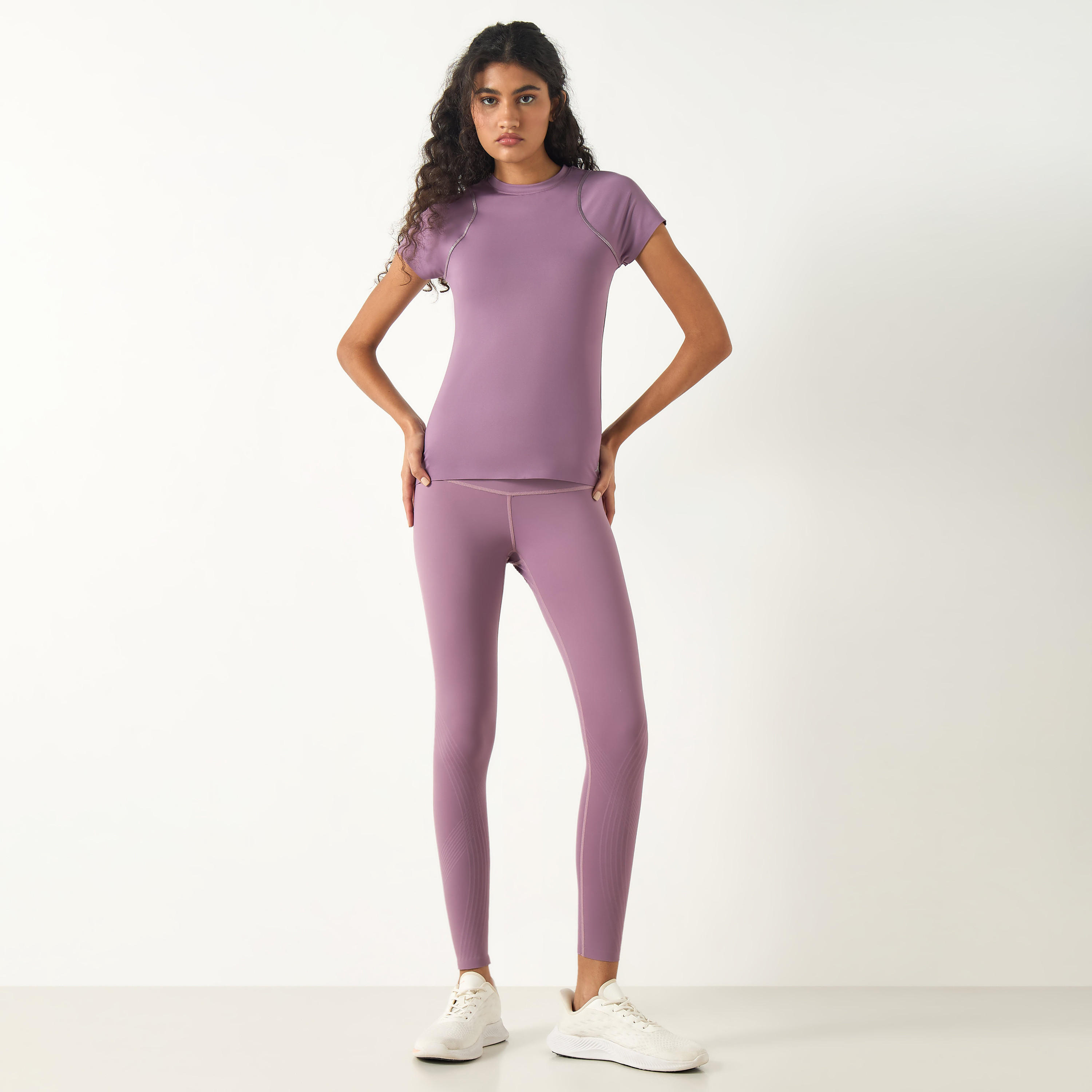 تيشيرت بياقة ضيقة وأكمام قصيرة بطبعات شعار من كابا-sports-women-clothing-tshirtsandvests-image-2