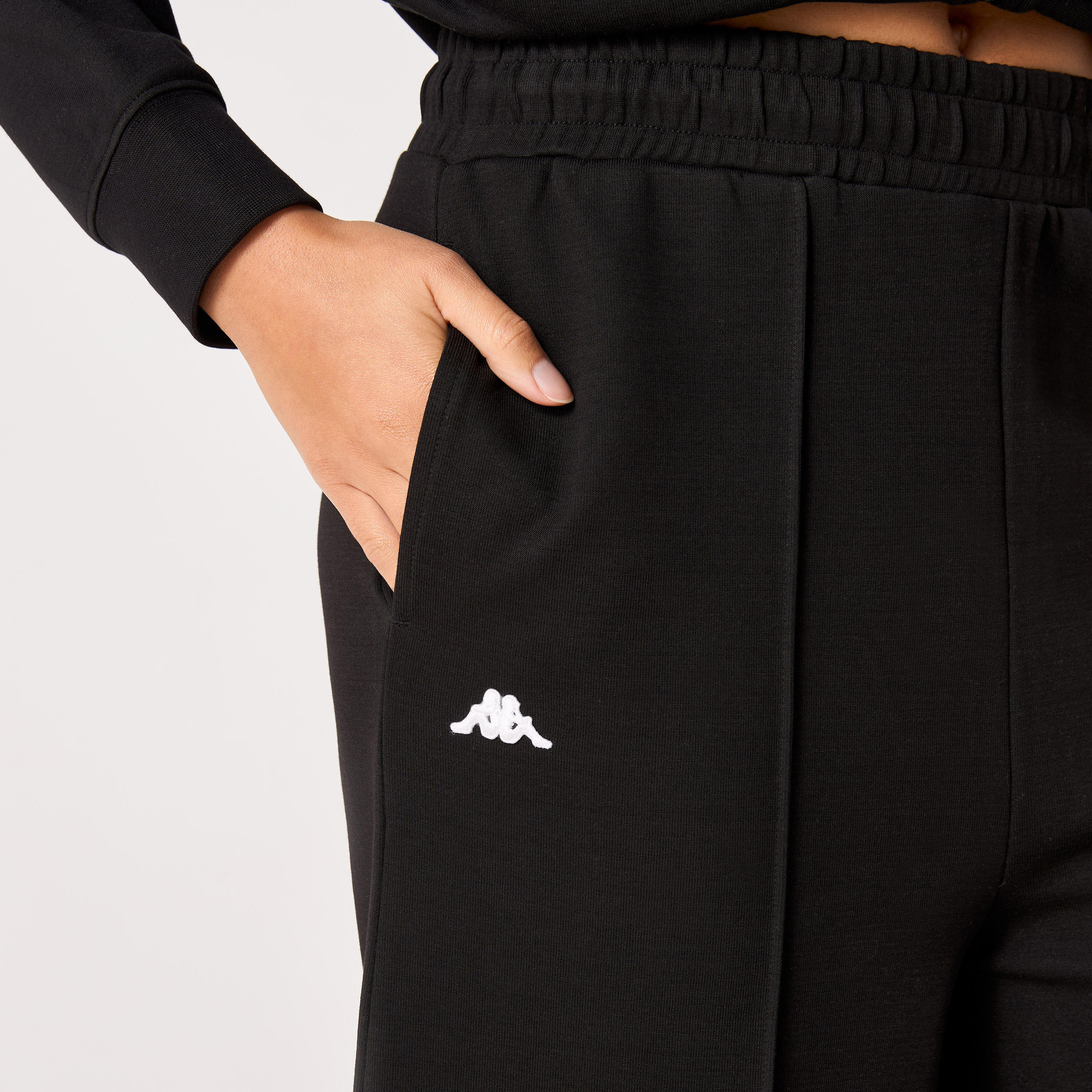 بنطلون رياضي بطبعات شعار وجيوب من كابا-women-clothing-bottoms-joggers-image-12