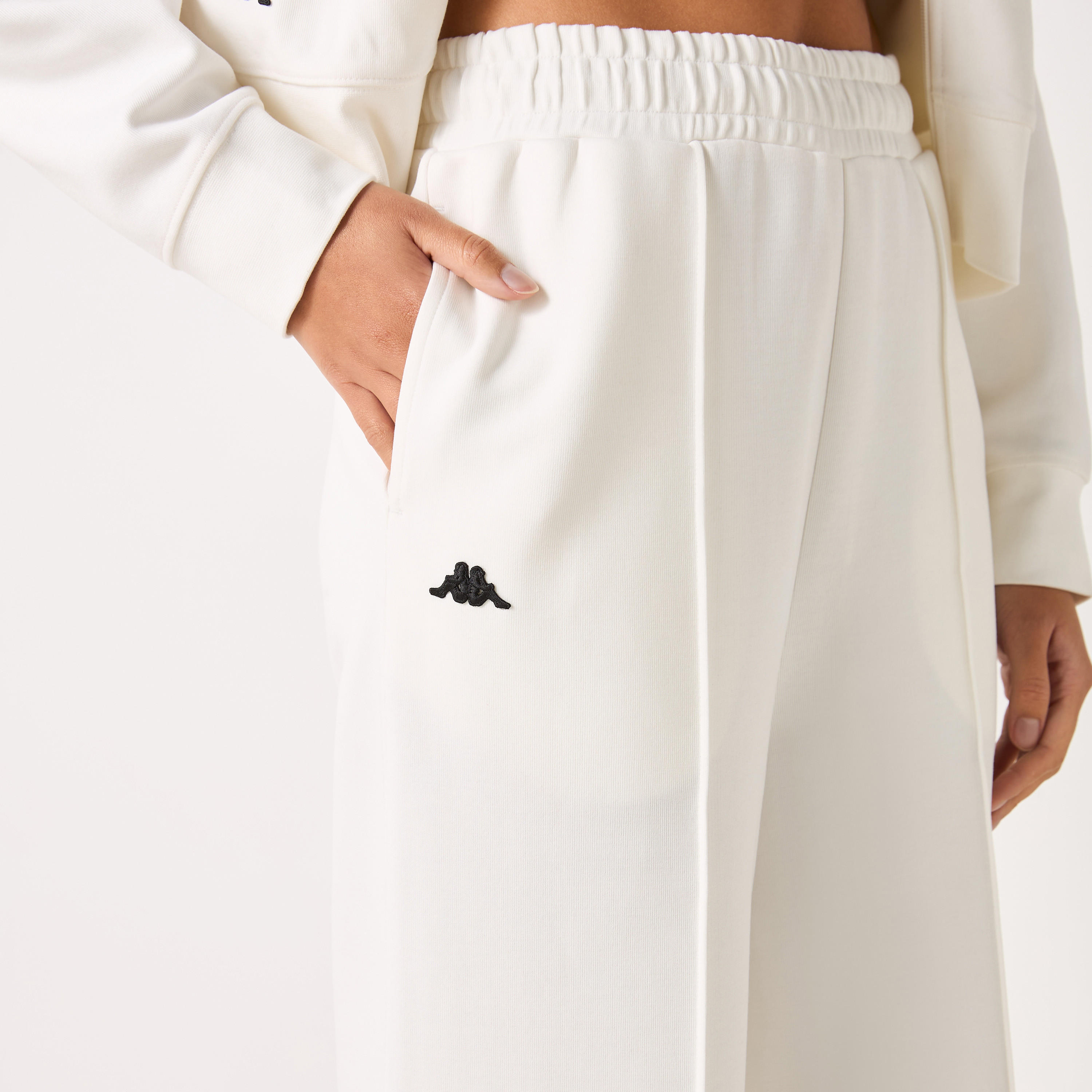 بنطلون رياضي بطبعات شعار وجيوب من كابا-women-clothing-bottoms-joggers-image-8