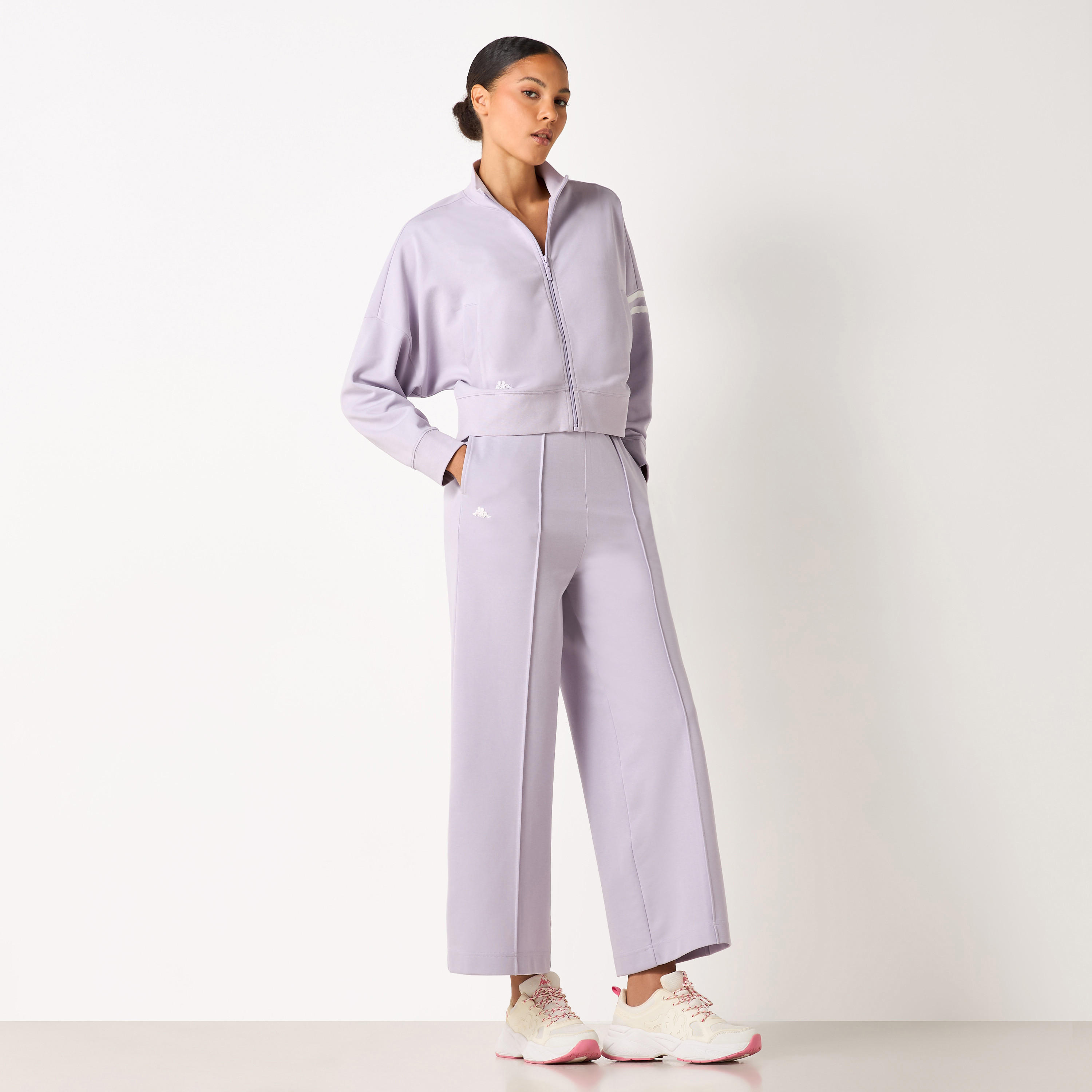 بنطلون رياضي بطبعات شعار وجيوب من كابا-women-clothing-bottoms-joggers-image-2