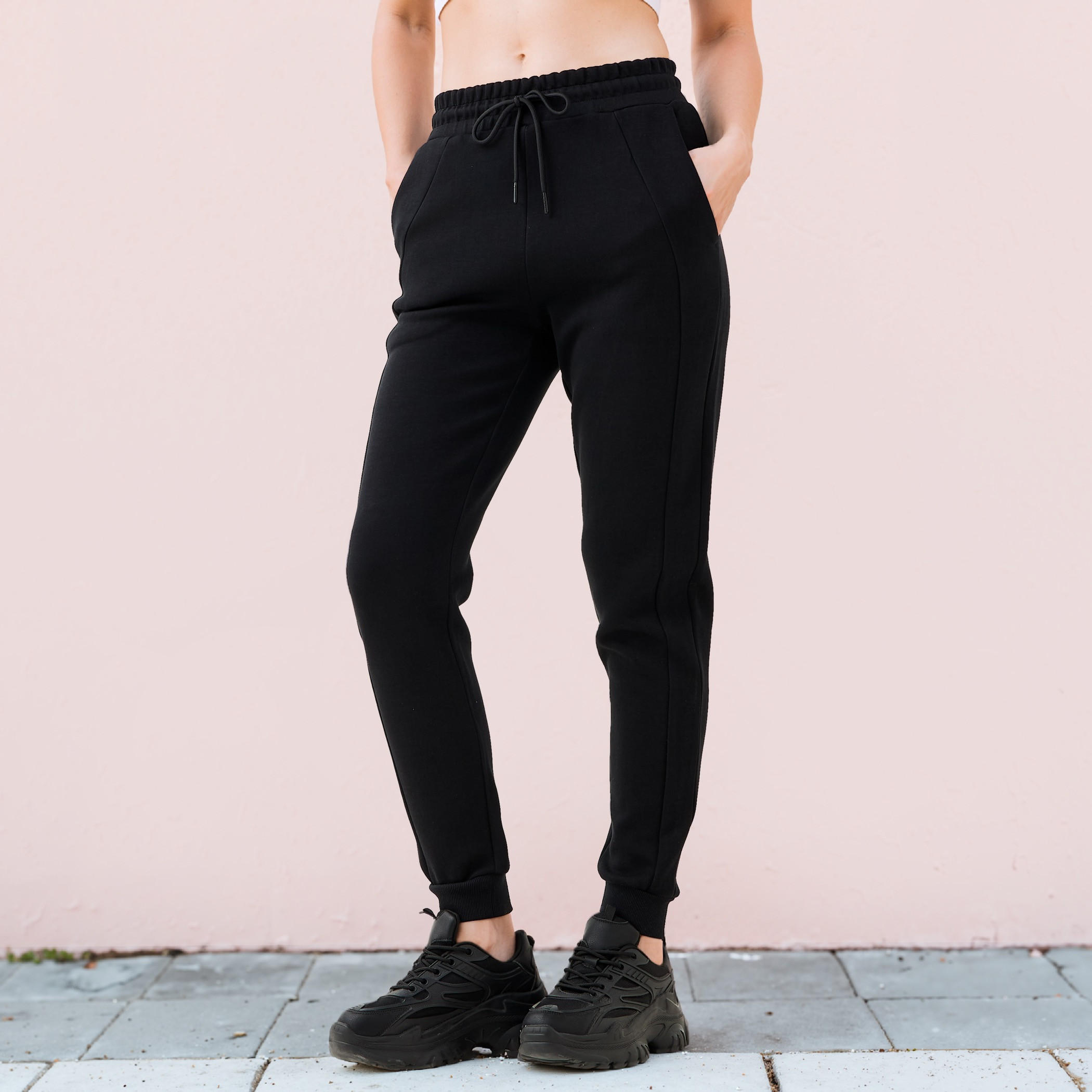 بنطلون رياضي بألواح وجيوب ورباط إغلاق من كابا-women-clothing-bottoms-joggers-image-5
