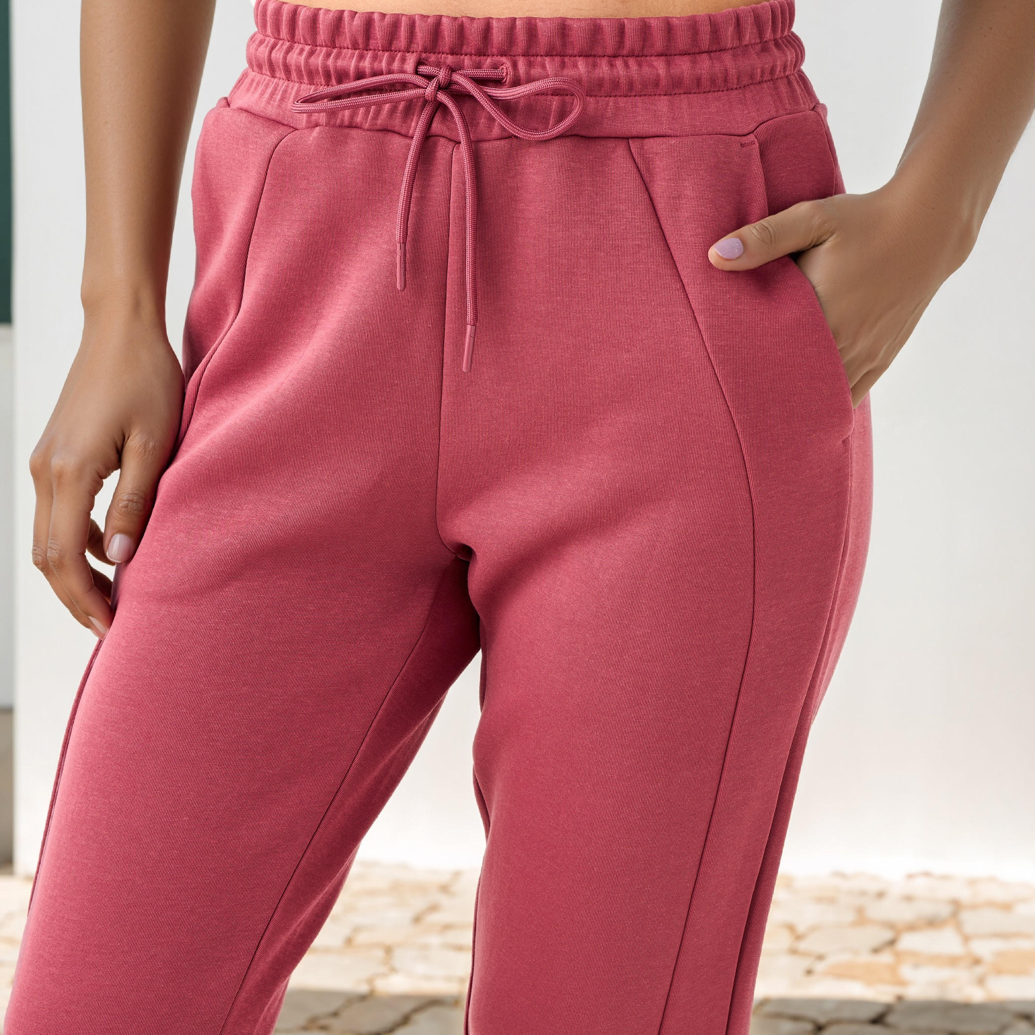 بنطلون رياضي بألواح وجيوب ورباط إغلاق من كابا-women-clothing-bottoms-joggers-image-4