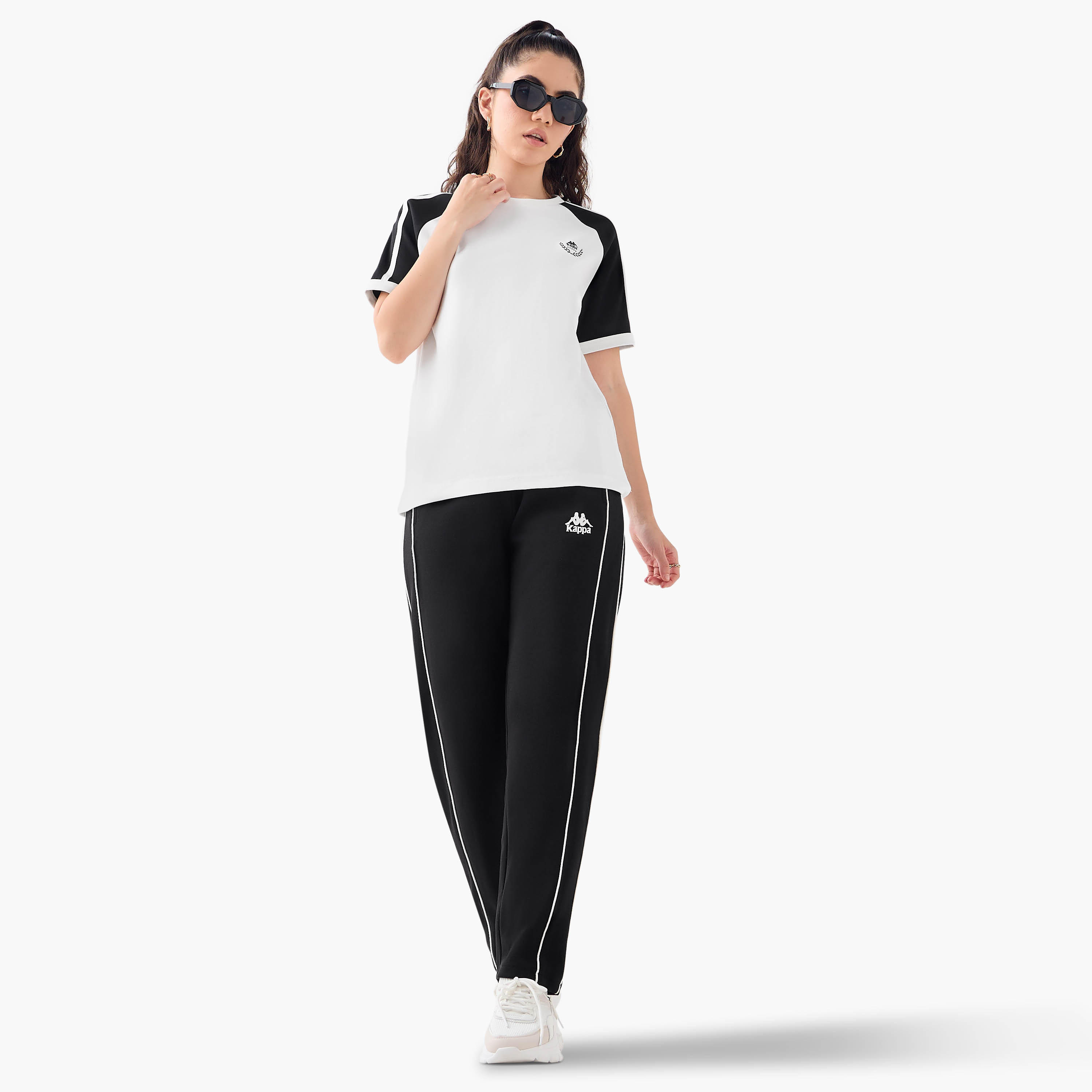 تيشيرت بأكمام مغايرة وطبعات شعار من كابا-women-clothing-tshirts-image-4