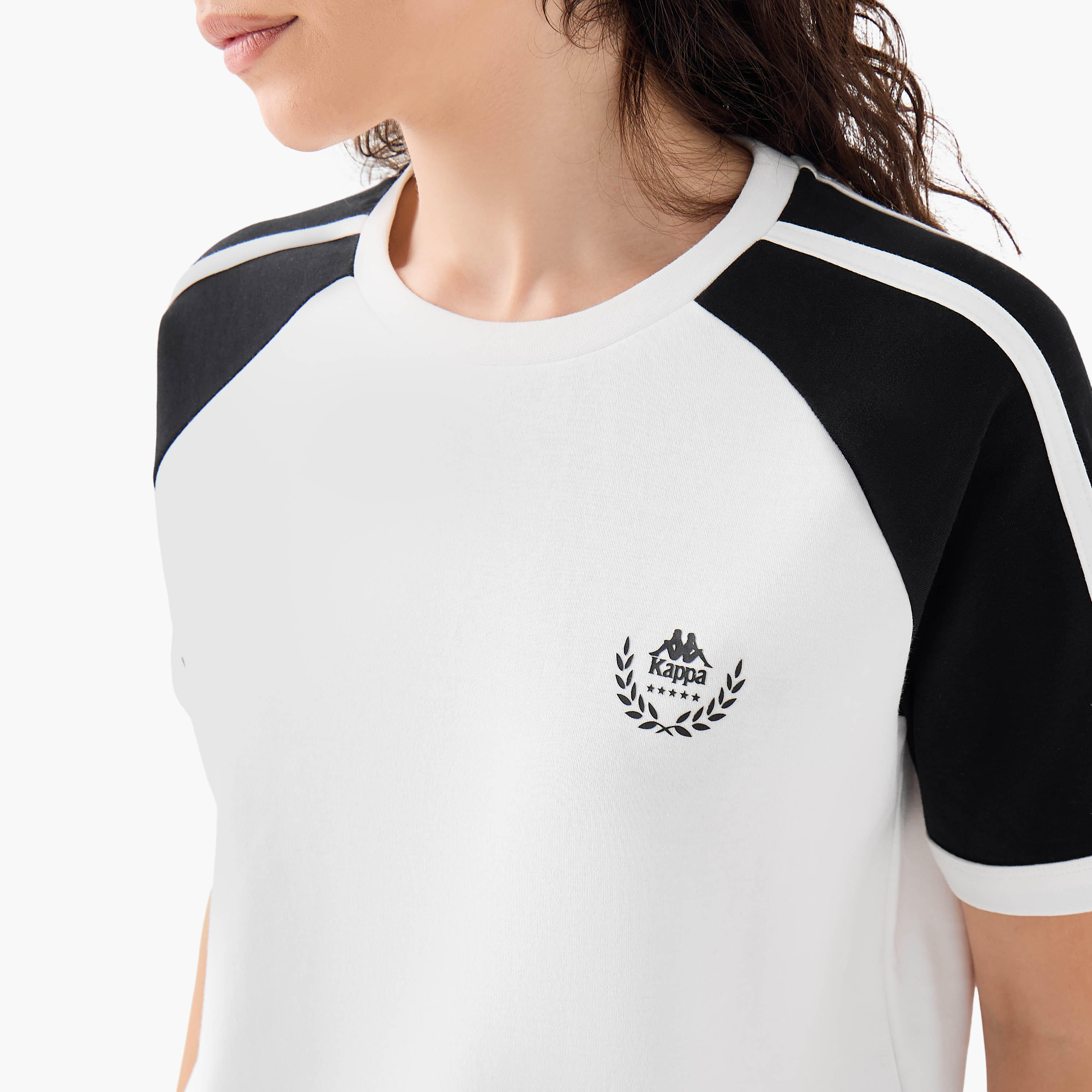 تيشيرت بأكمام مغايرة وطبعات شعار من كابا-women-clothing-tshirts-image-2