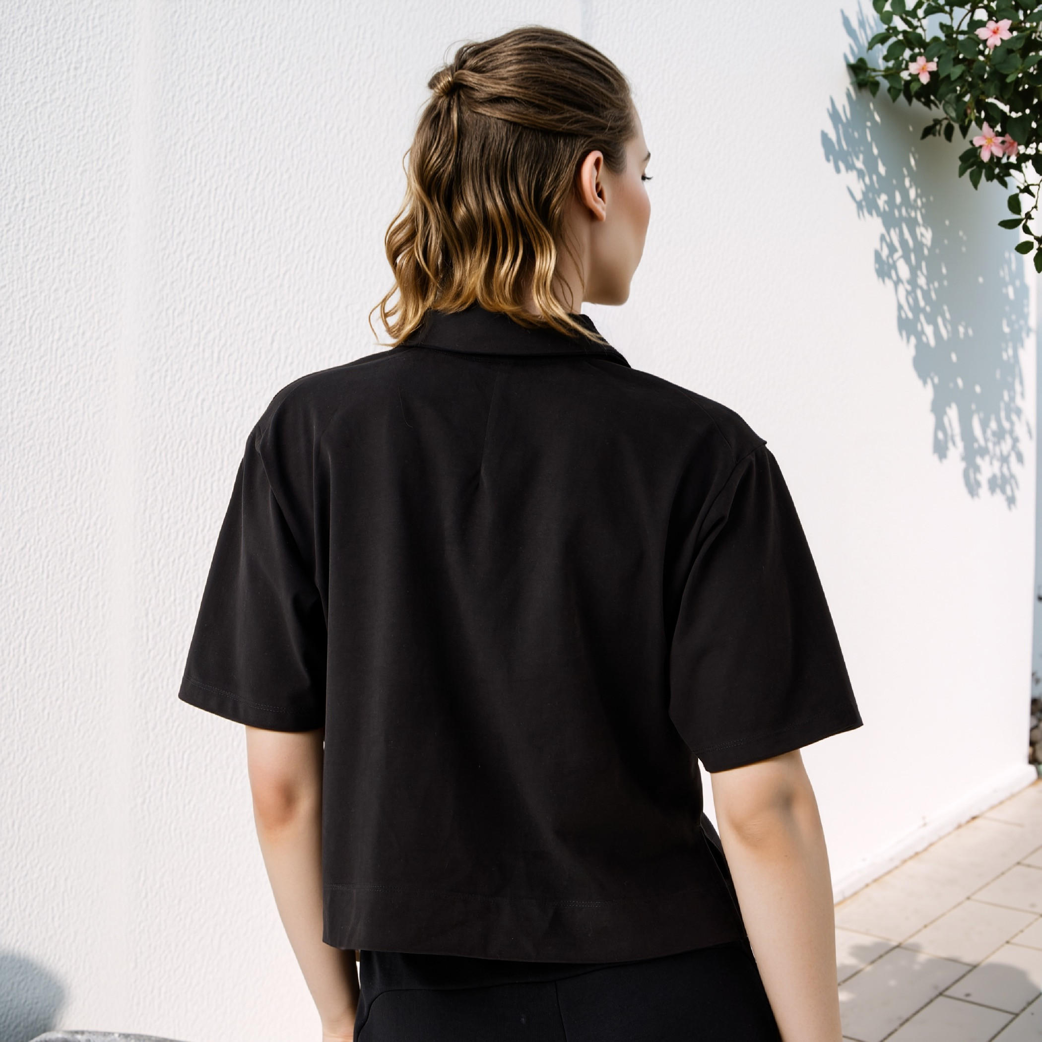تيشيرت بولو قصير بتفاصيل الشعار من كابا-women-clothing-tshirts-image-3