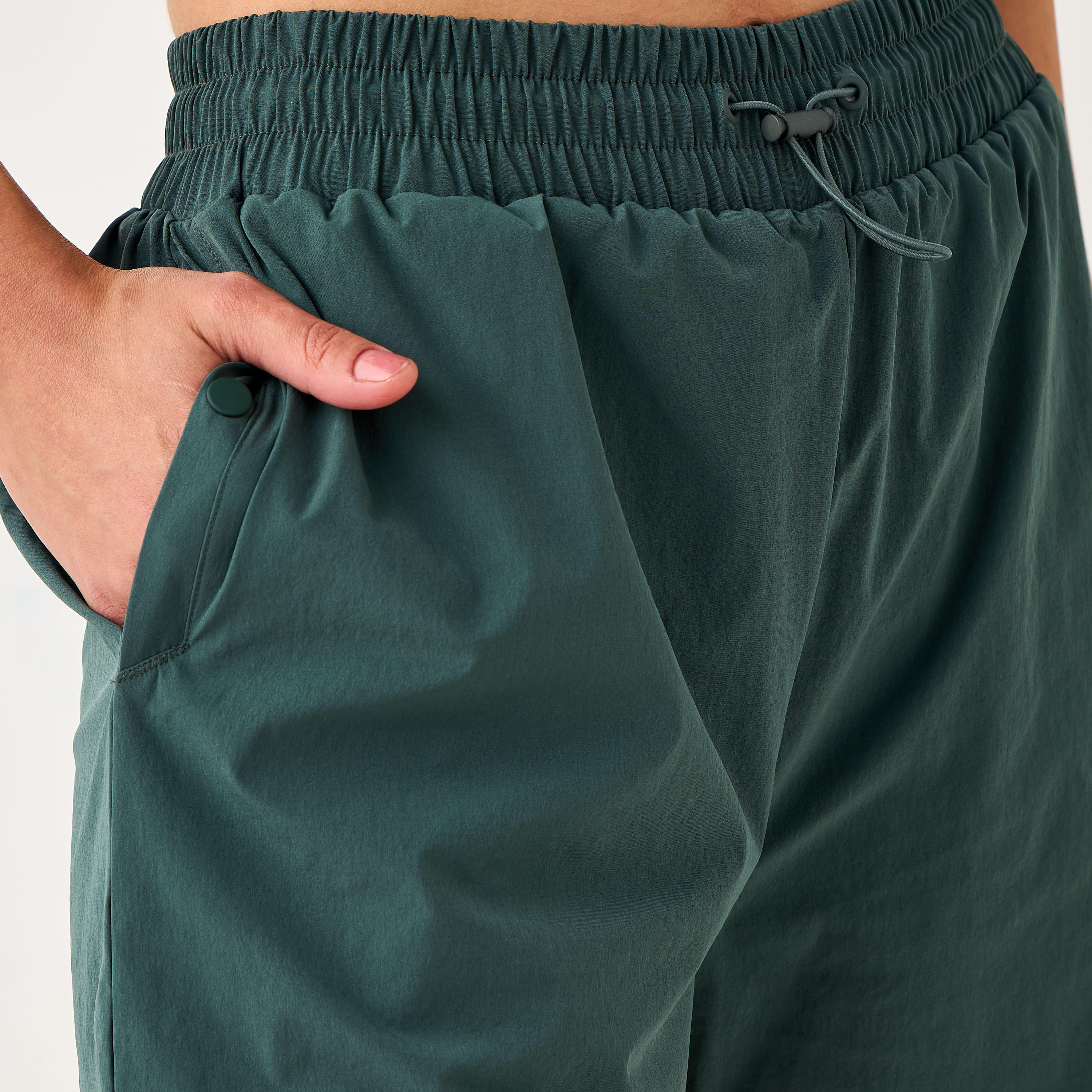 شورت بجيوب وتفاصيل شعار من كابا-women-clothing-bottoms-shorts-image-4