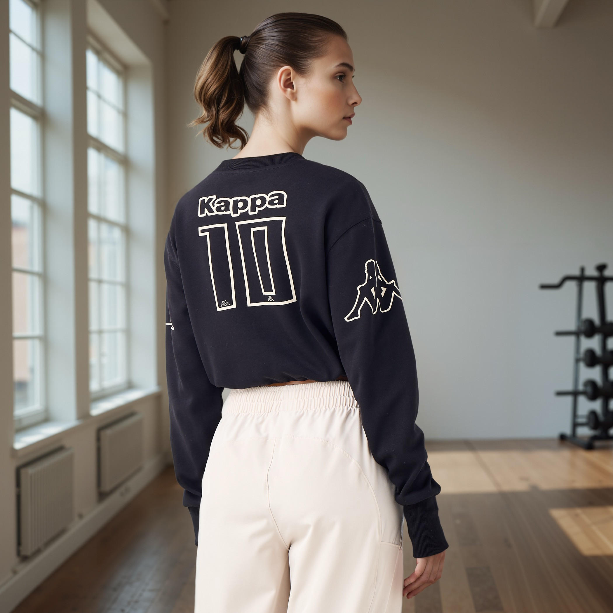 سويت شيرت قصير بطبعات شعار من كابا-women-clothing-sportswearandactivewear-hoodiesandsweatshirts-image-5