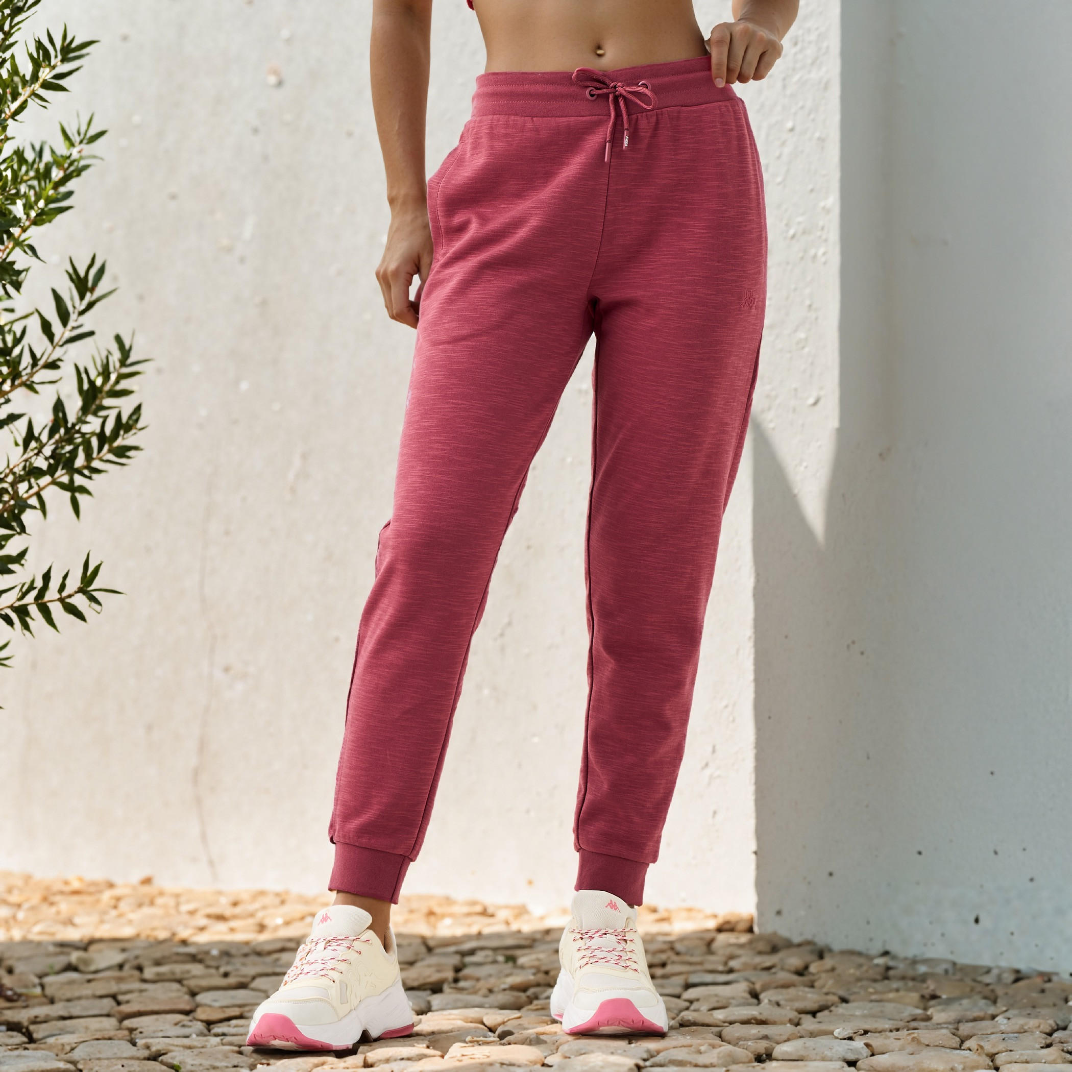 بنطلون رياضي بتفاصيل شعار مع رباط إغلاق من كابا-women-clothing-bottoms-joggers-image-1