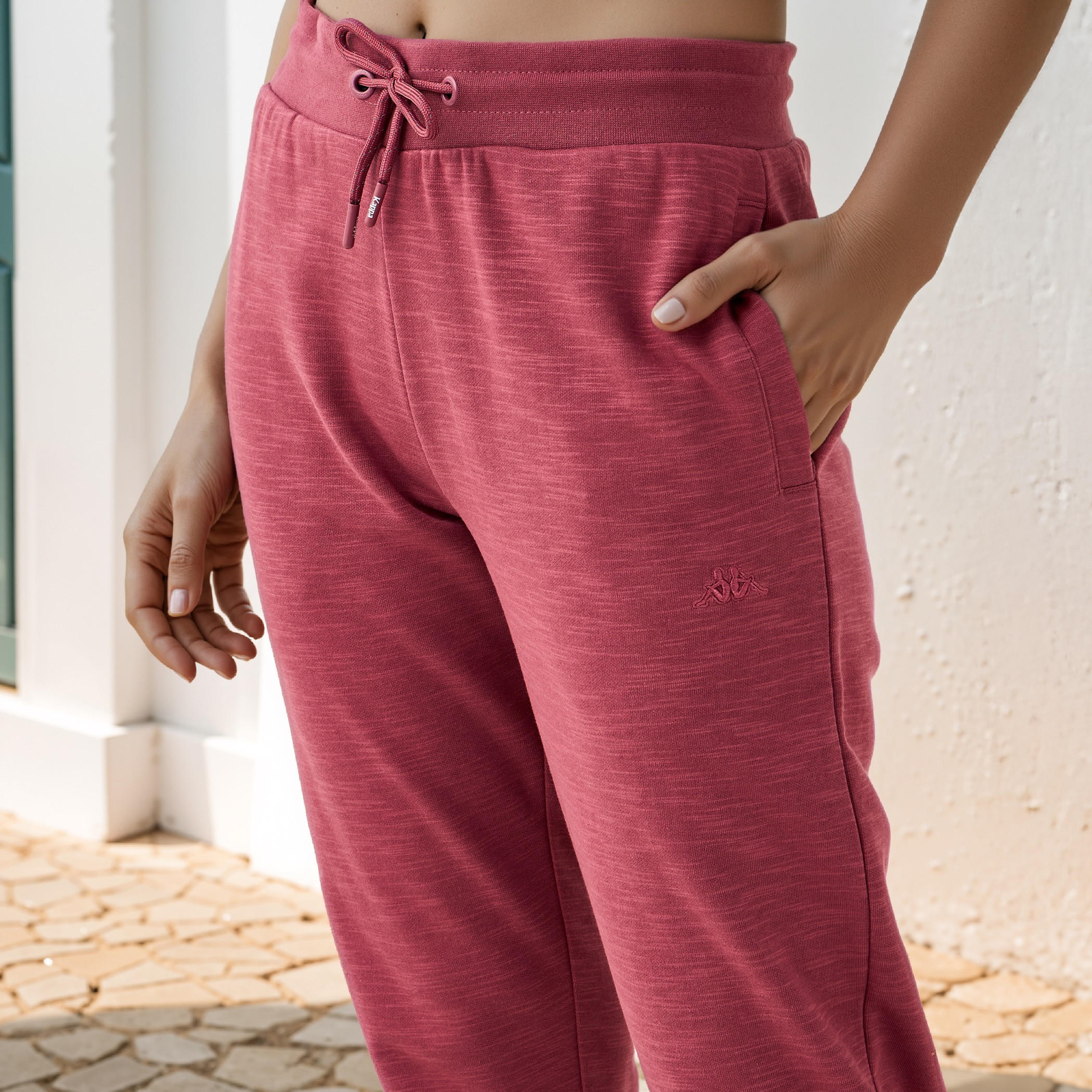 بنطلون رياضي بتفاصيل شعار مع رباط إغلاق من كابا-women-clothing-bottoms-joggers-image-4