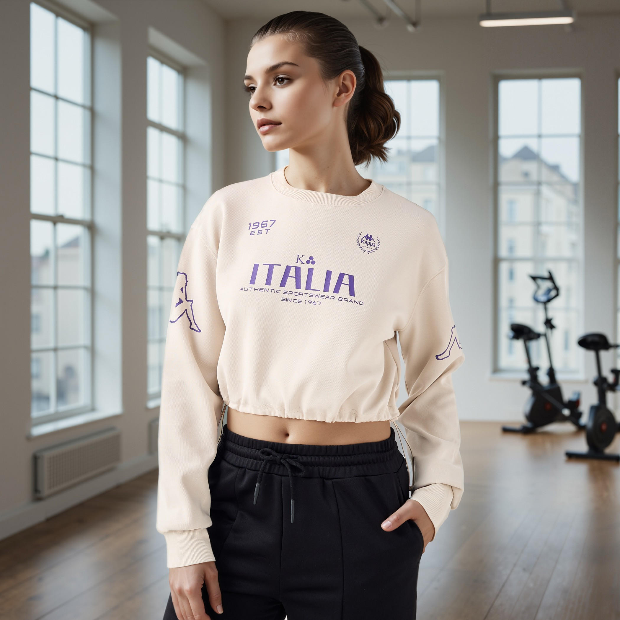 سويت شيرت قصير بطبعات شعار من كابا-women-clothing-sportswearandactivewear-hoodiesandsweatshirts-image-7