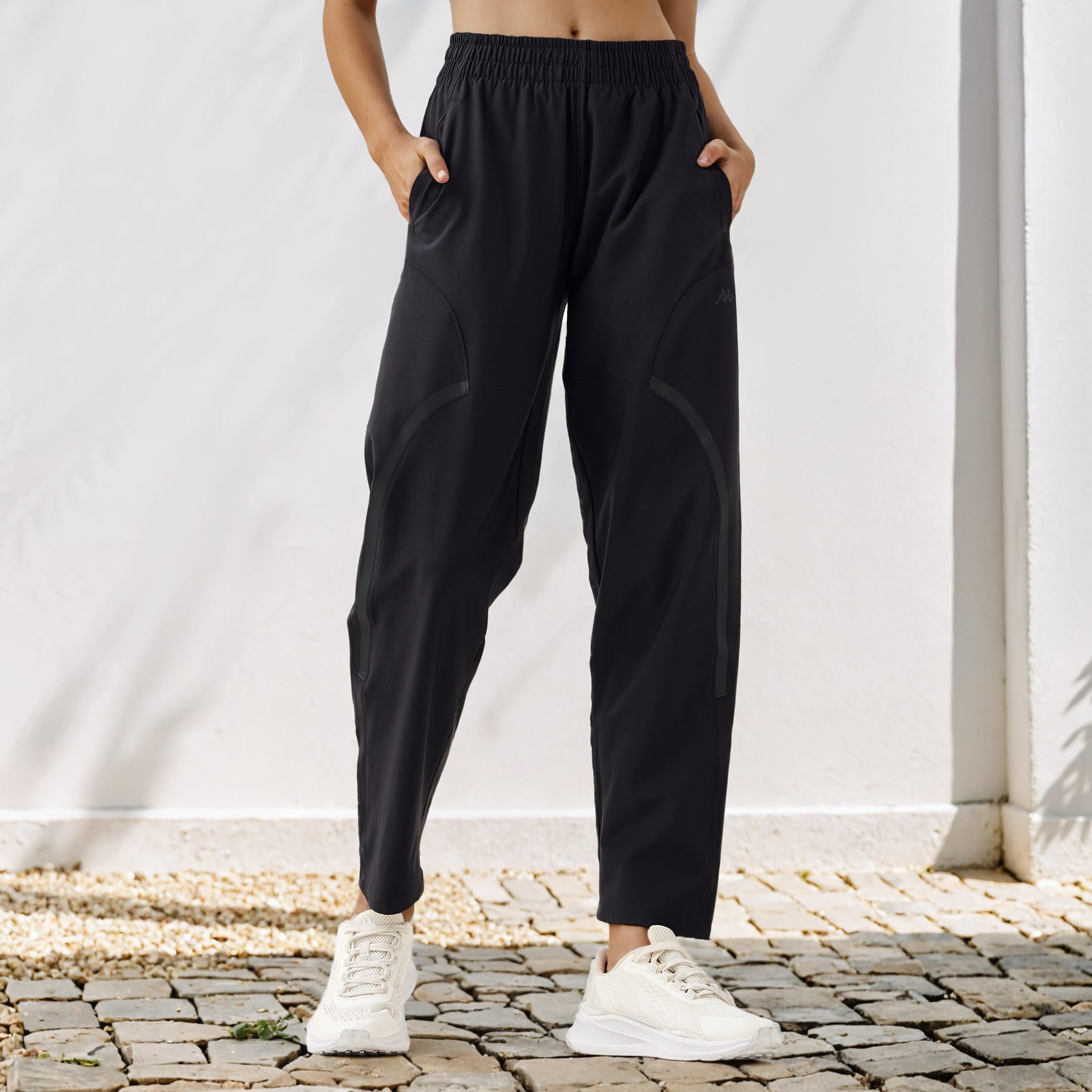 بنطلون بتفاصيل شعار مع جيوب من كابا-women-clothing-bottoms-joggers-image-1