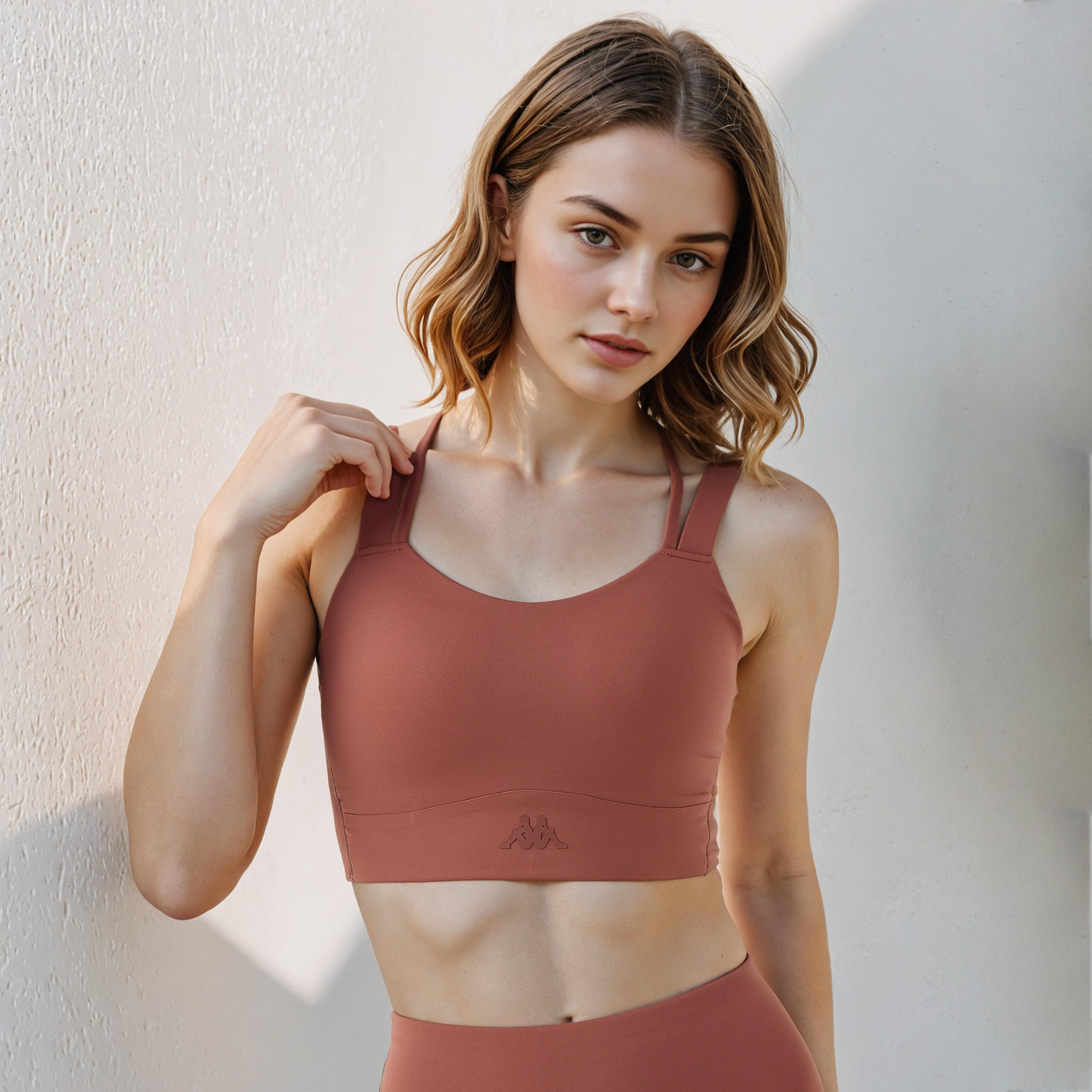 صدرية رياضية بحزام ظهر متقاطع وتفاصيل الشعار من كابا-sports-women-clothing-sportsbras-image-1