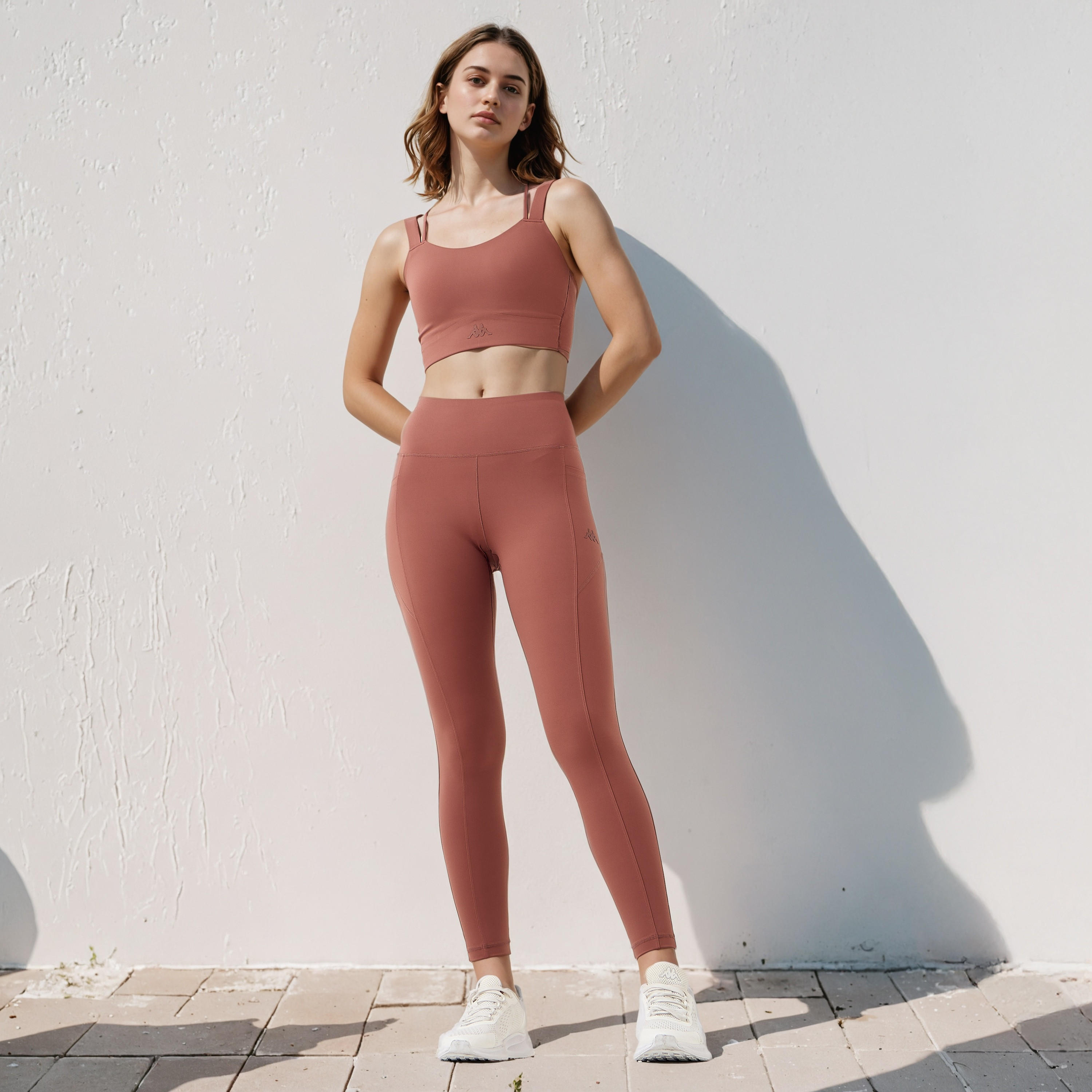 صدرية رياضية بحزام ظهر متقاطع وتفاصيل الشعار من كابا-sports-women-clothing-sportsbras-image-2