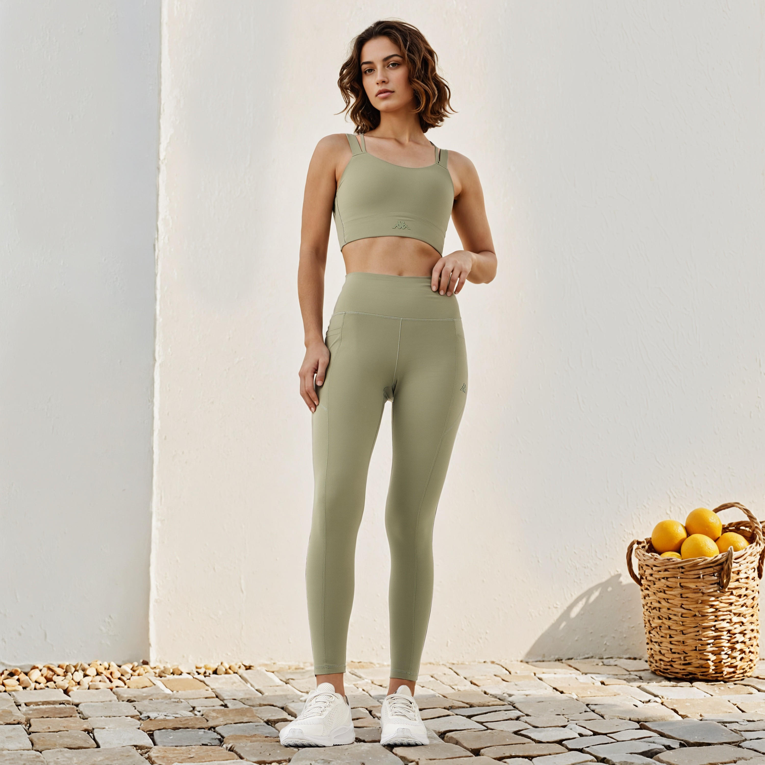 صدرية رياضية بحزام ظهر متقاطع وتفاصيل الشعار من كابا-sports-women-clothing-sportsbras-image-2