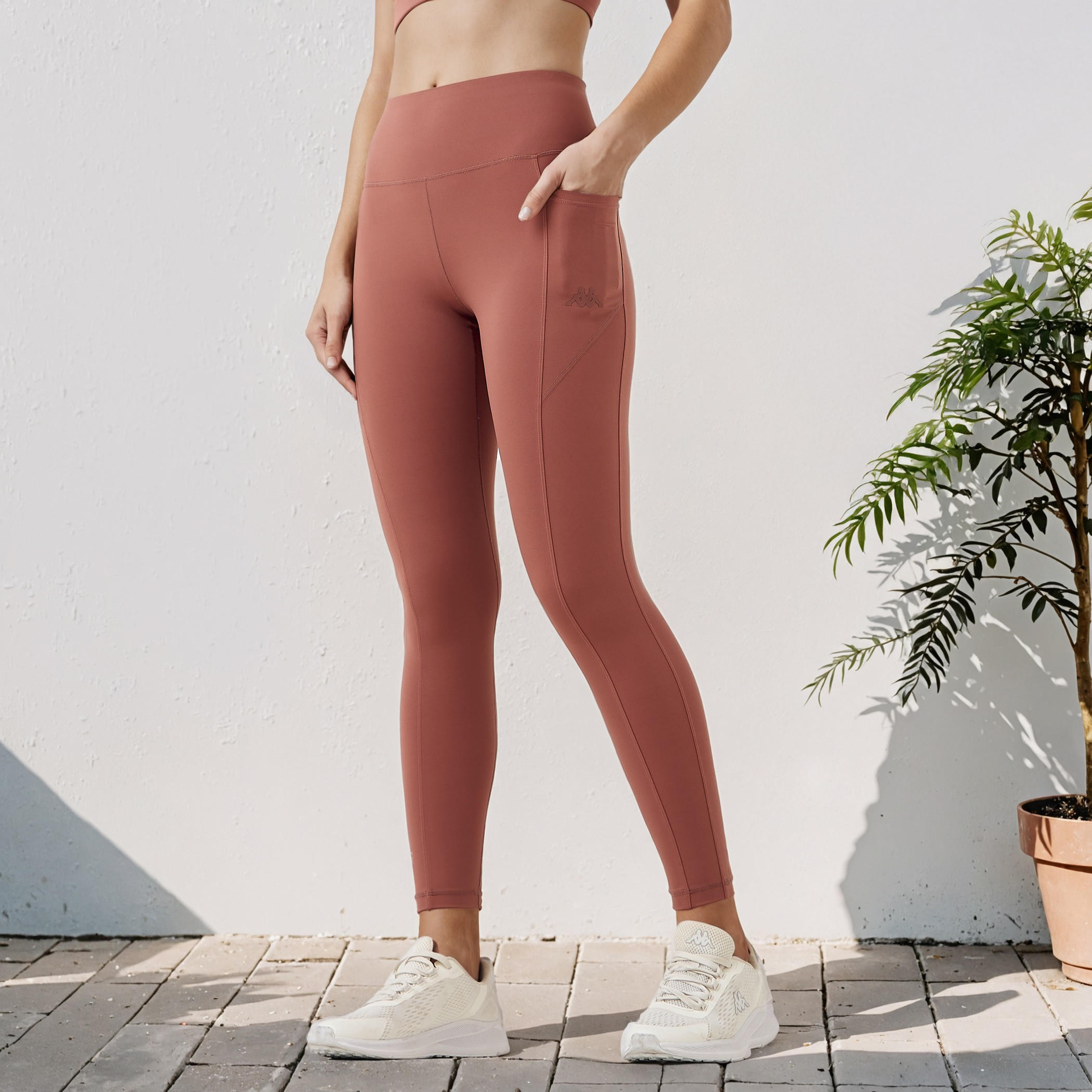 بنطلون ليقنز بجيب من كابا-sports-women-clothing-activewearleggings-image-1