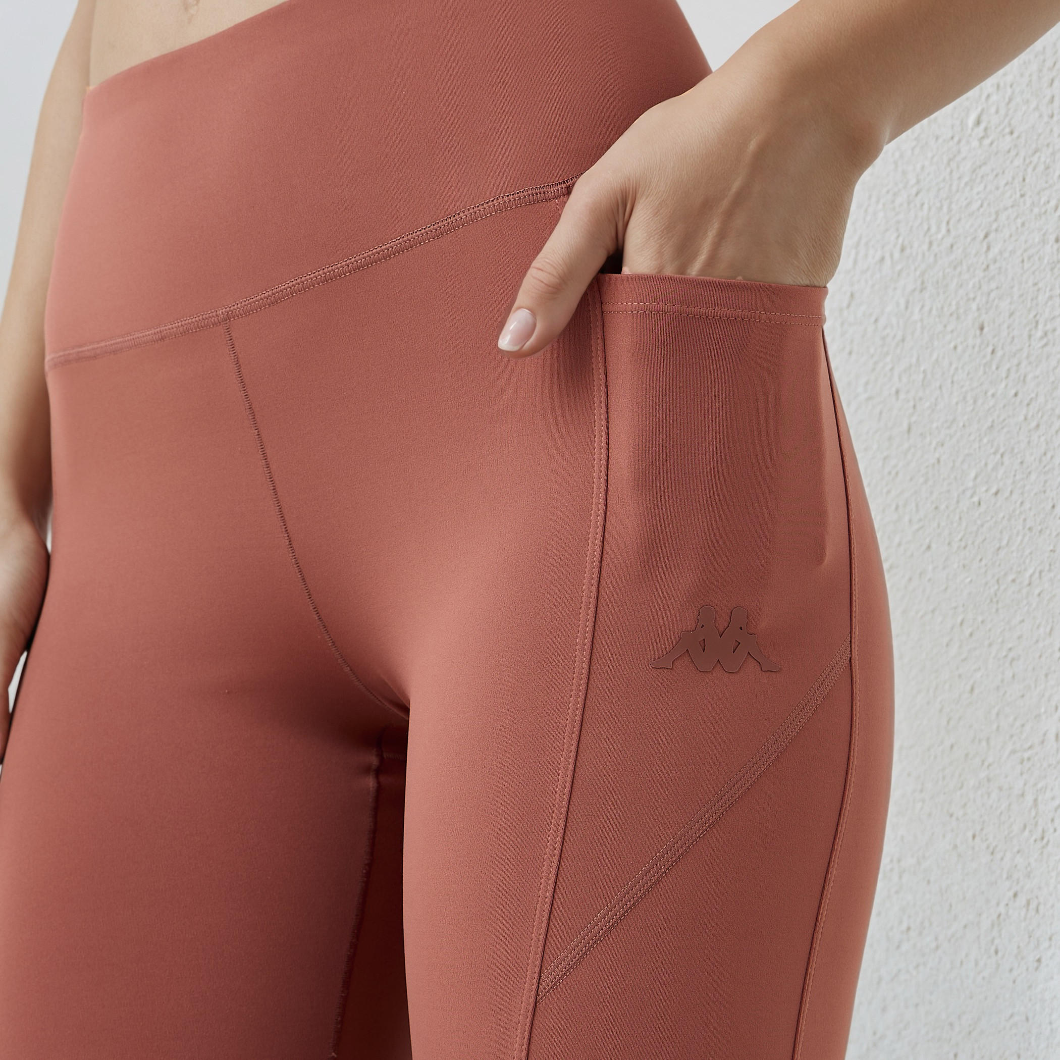 بنطلون ليقنز بجيب من كابا-sports-women-clothing-activewearleggings-image-4