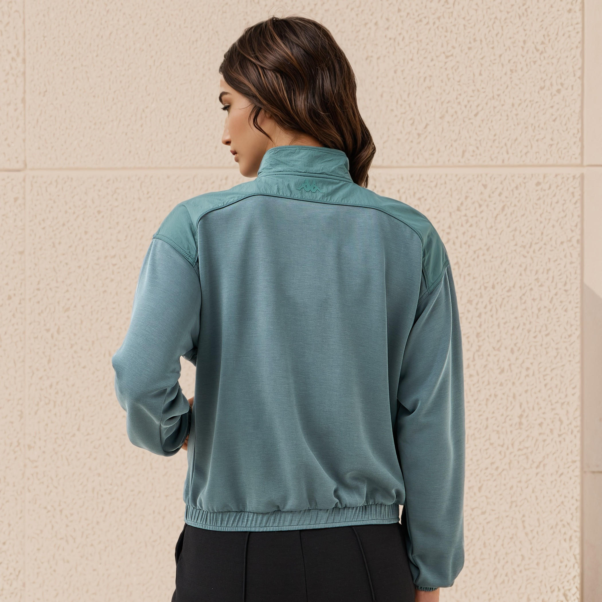 جاكيت بقصّة عادية وسحاب من كابا-women-clothing-sportswearandactivewear-coatsandjackets-jackets-image-4