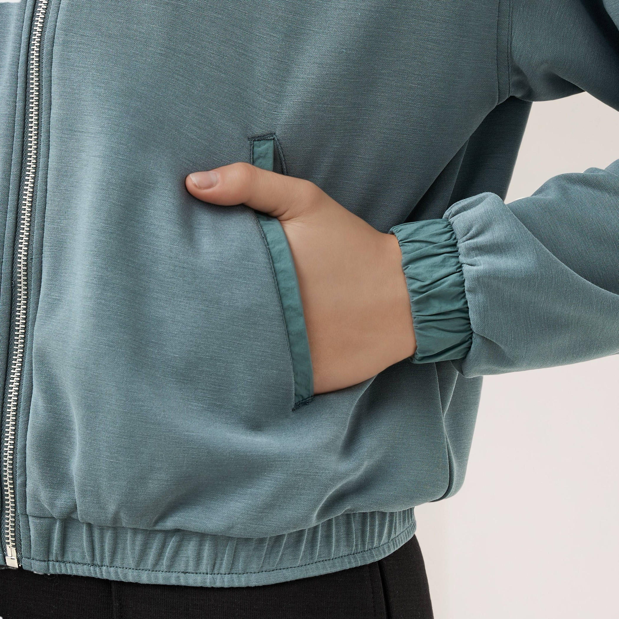 جاكيت بقصّة عادية وسحاب من كابا-women-clothing-sportswearandactivewear-coatsandjackets-jackets-image-2