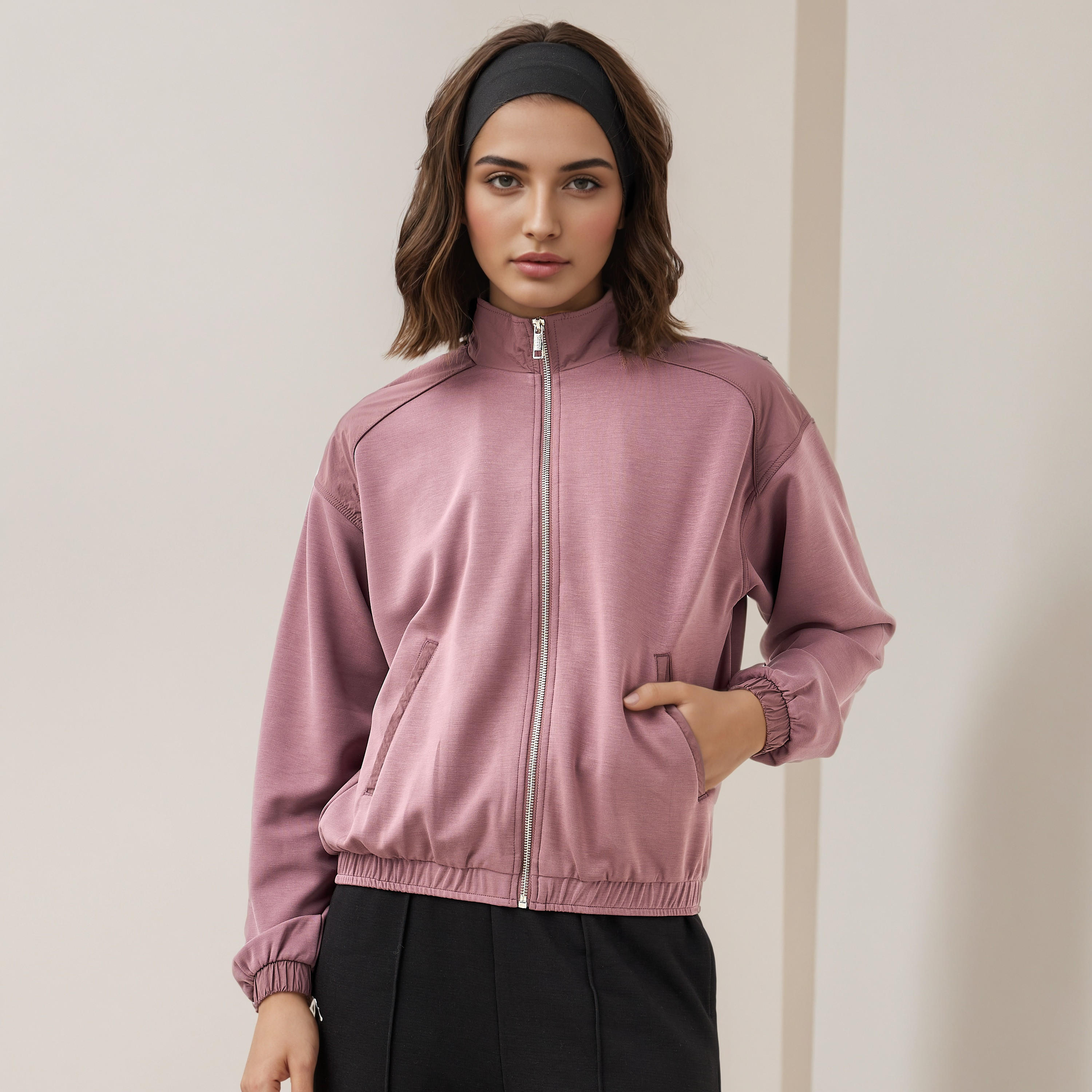 جاكيت بقصّة عادية وسحاب من كابا-women-clothing-sportswearandactivewear-coatsandjackets-jackets-image-6