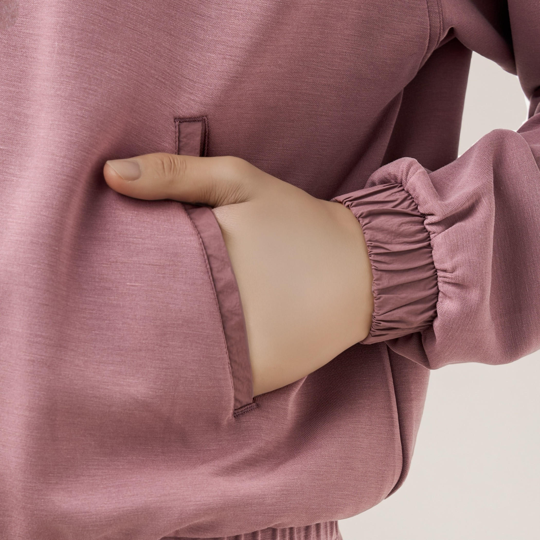 جاكيت بقصّة عادية وسحاب من كابا-women-clothing-sportswearandactivewear-coatsandjackets-jackets-image-2