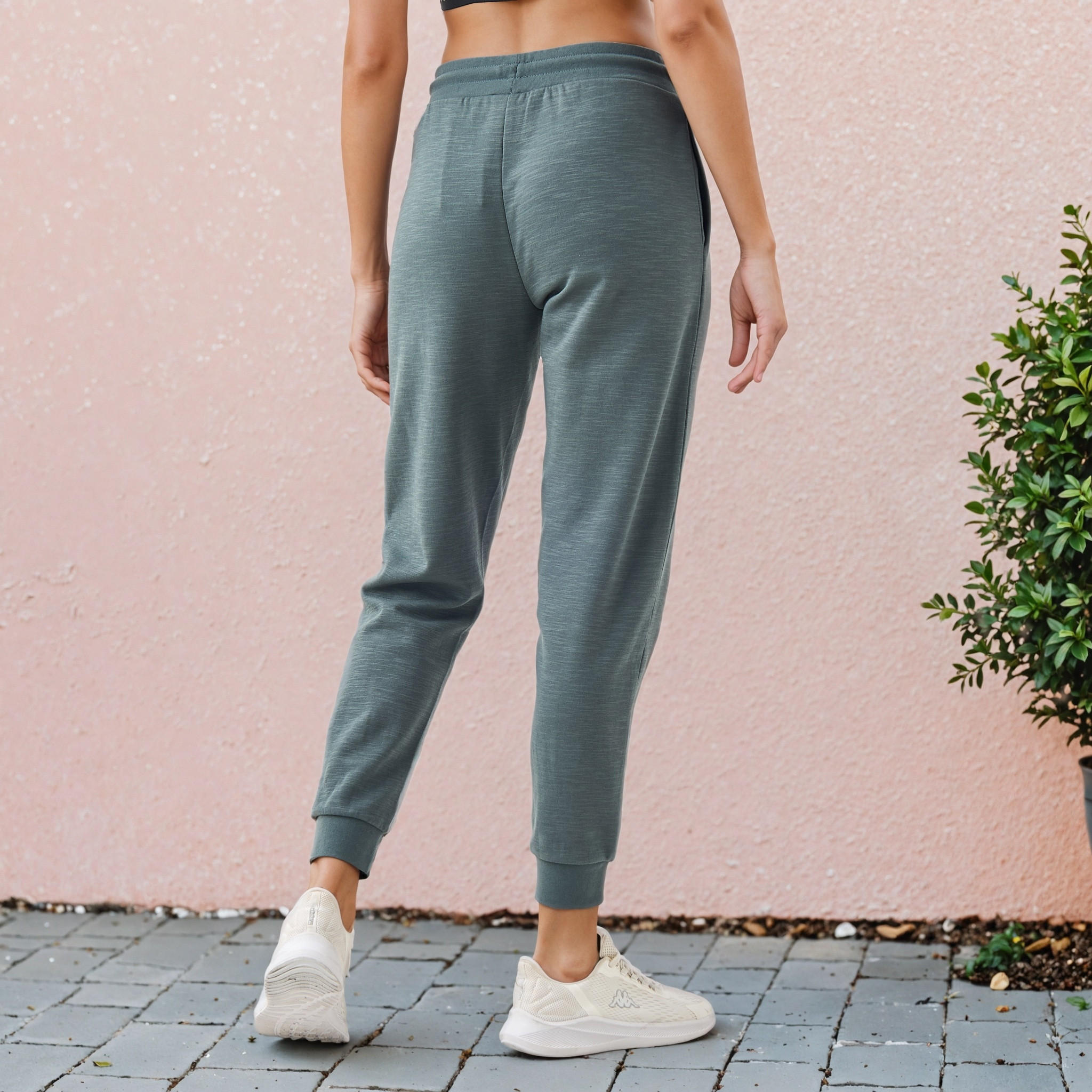 بنطلون رياضي بقصّة عادية ورباط إغلاق وجيوب من كابا-women-clothing-bottoms-joggers-image-3