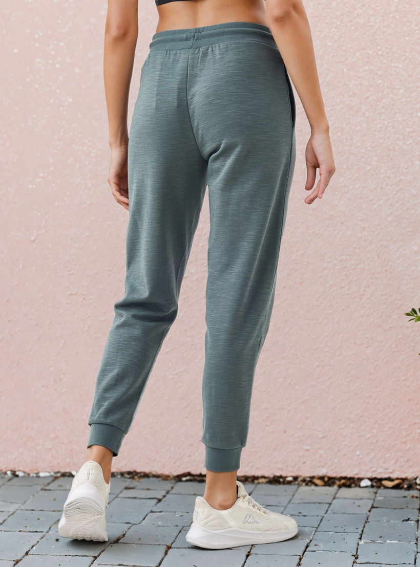 بنطلون رياضي بقصّة عادية ورباط إغلاق وجيوب من كابا-women-clothing-bottoms-joggers-image-3